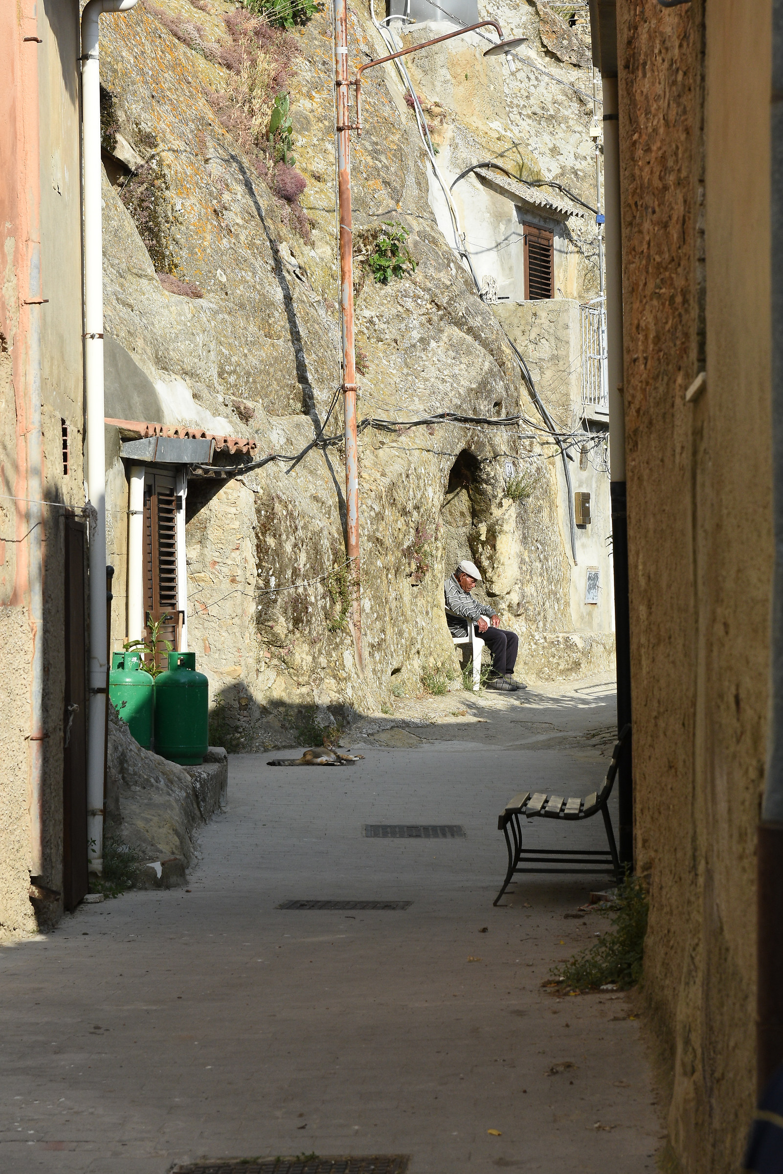 Sperlinga lungo le vie la vita scorre placida