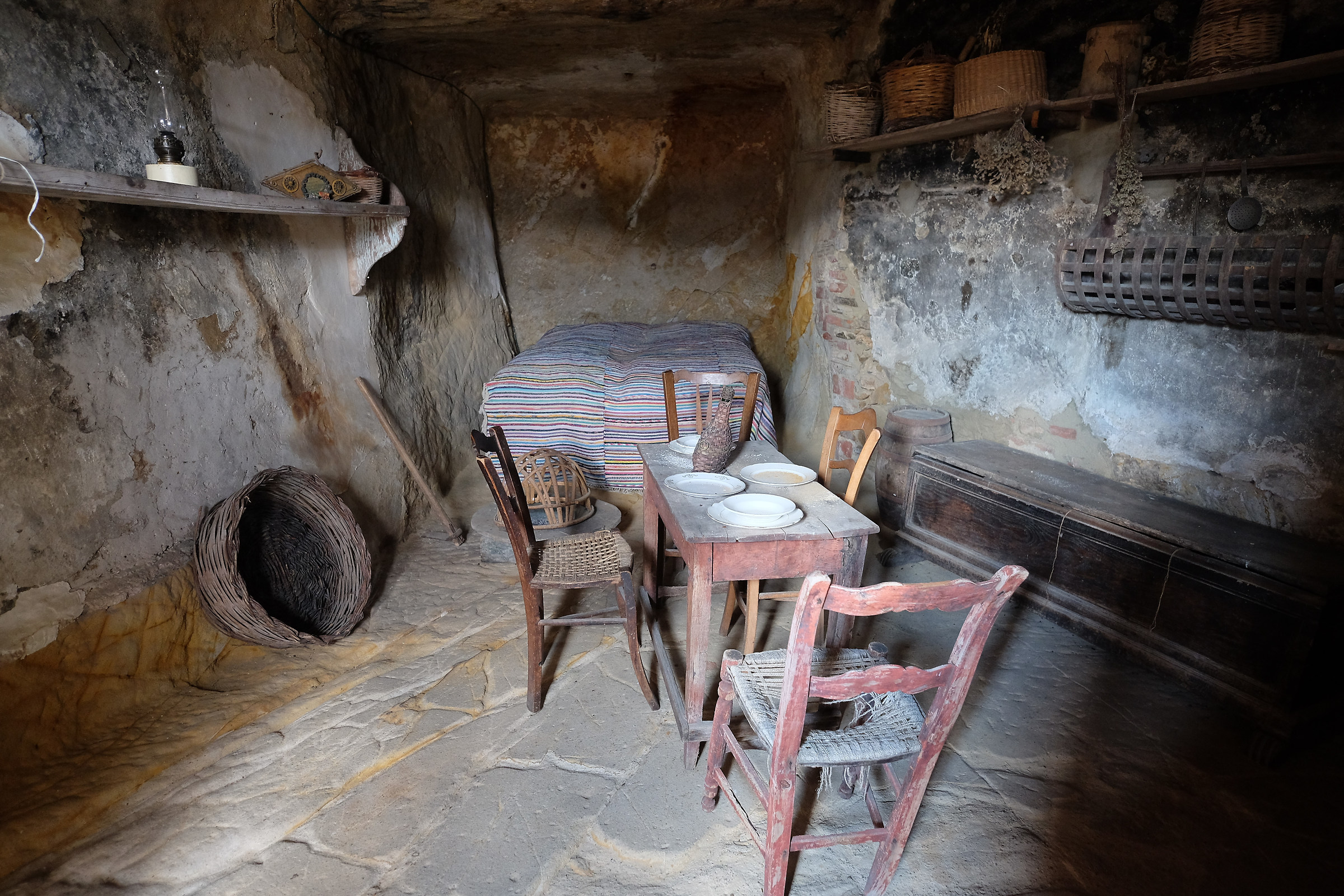 Sperlinga la vita nella roccia