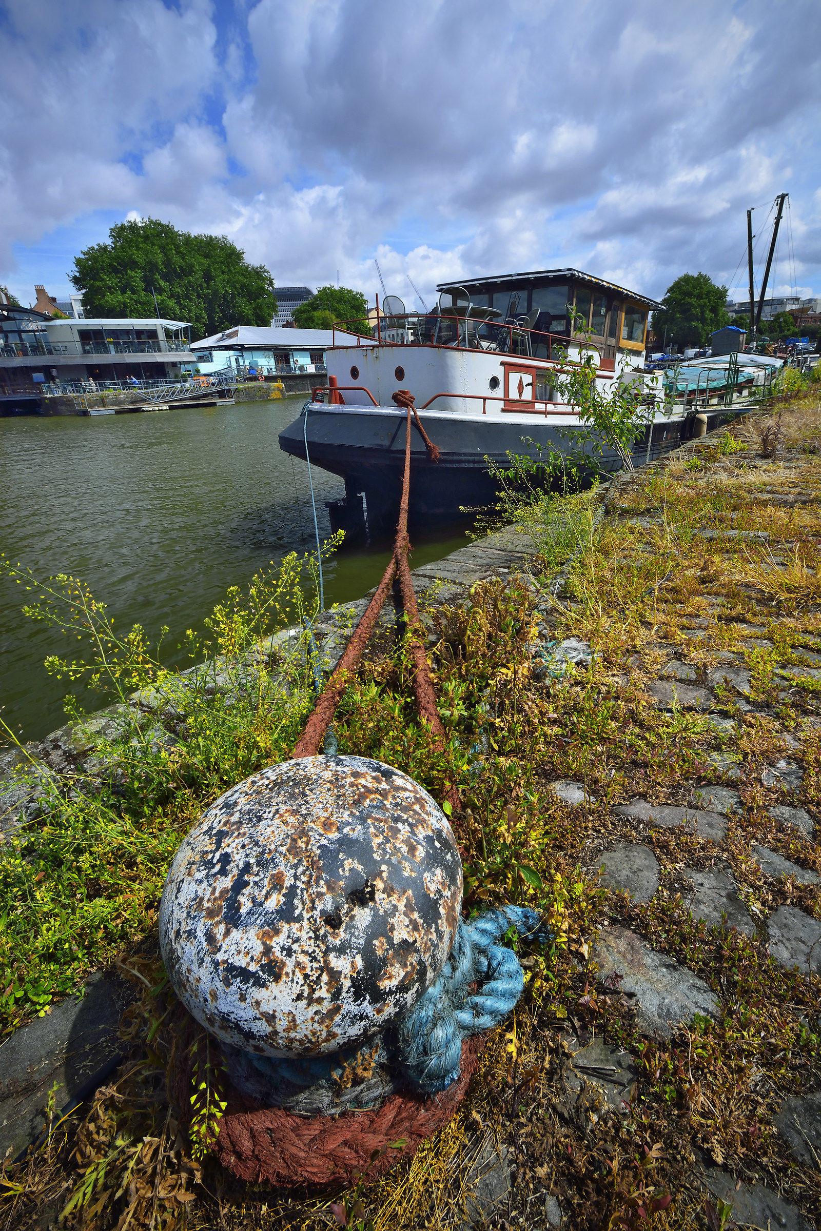 Collegato da molto vecchia corda