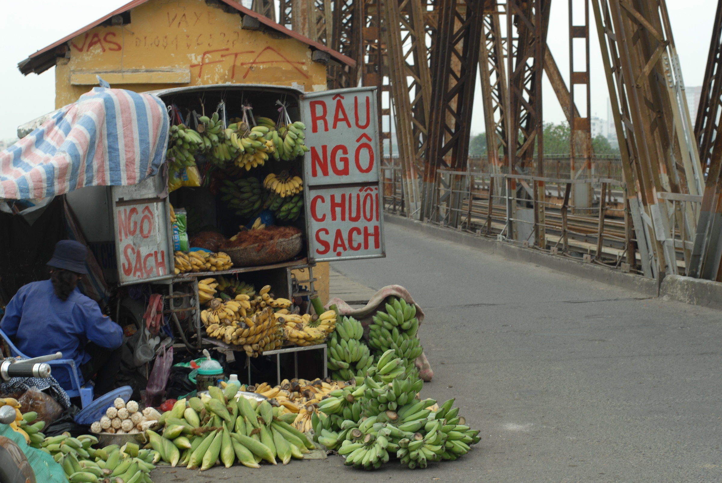 a small market on the bridge