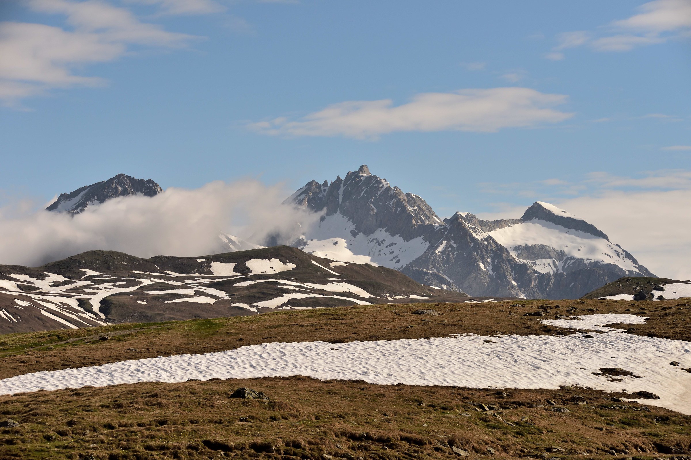 Beyond the Gothard tops: Pizzo Lucendro and Roton