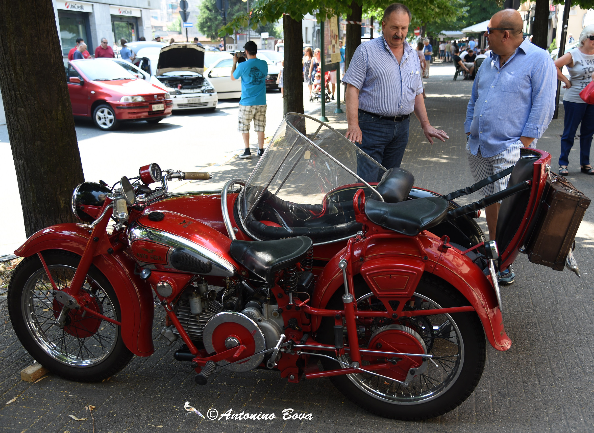 Guzzi mode with sidecar