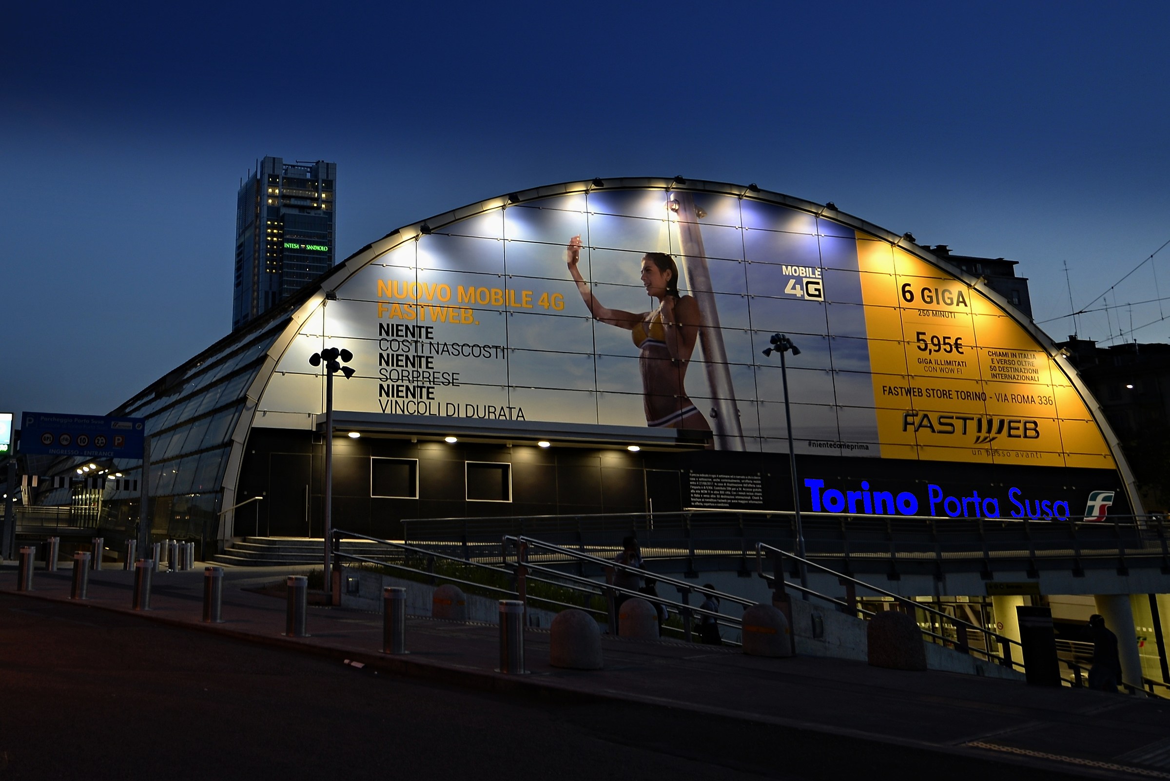 Towards the skyscraper