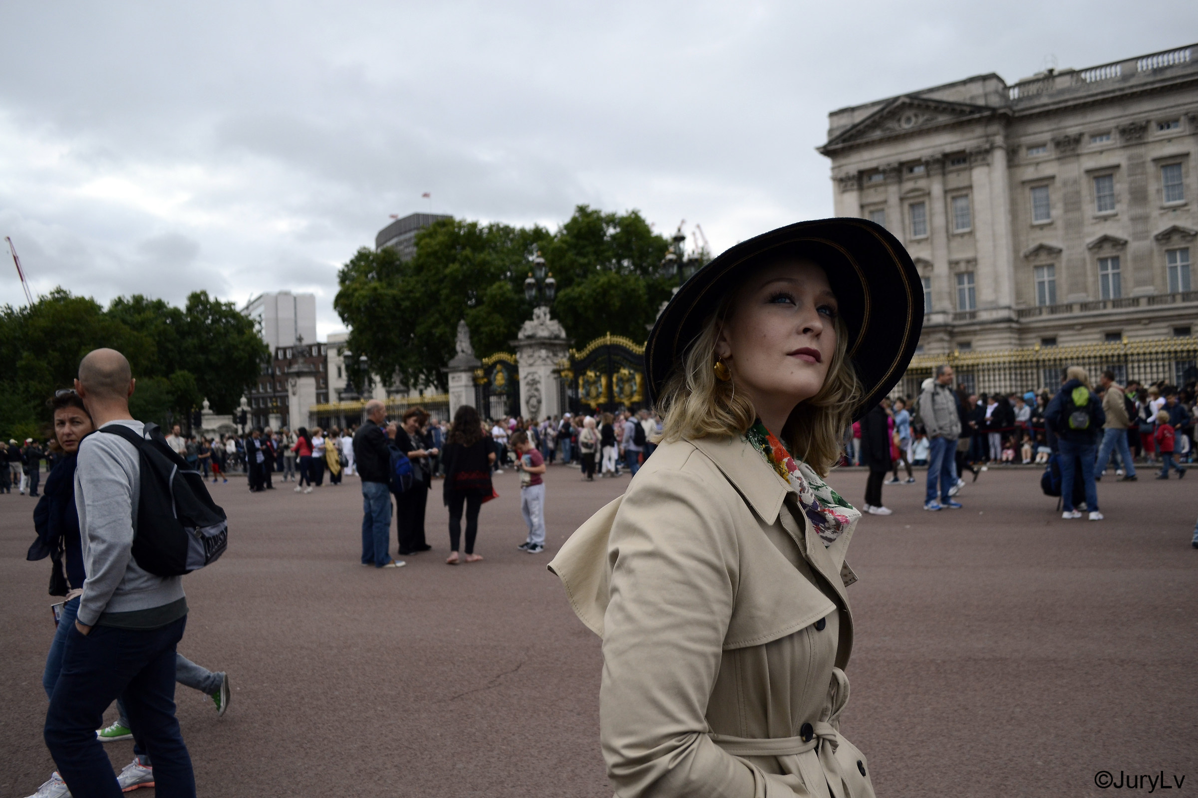 The face of an observant woman