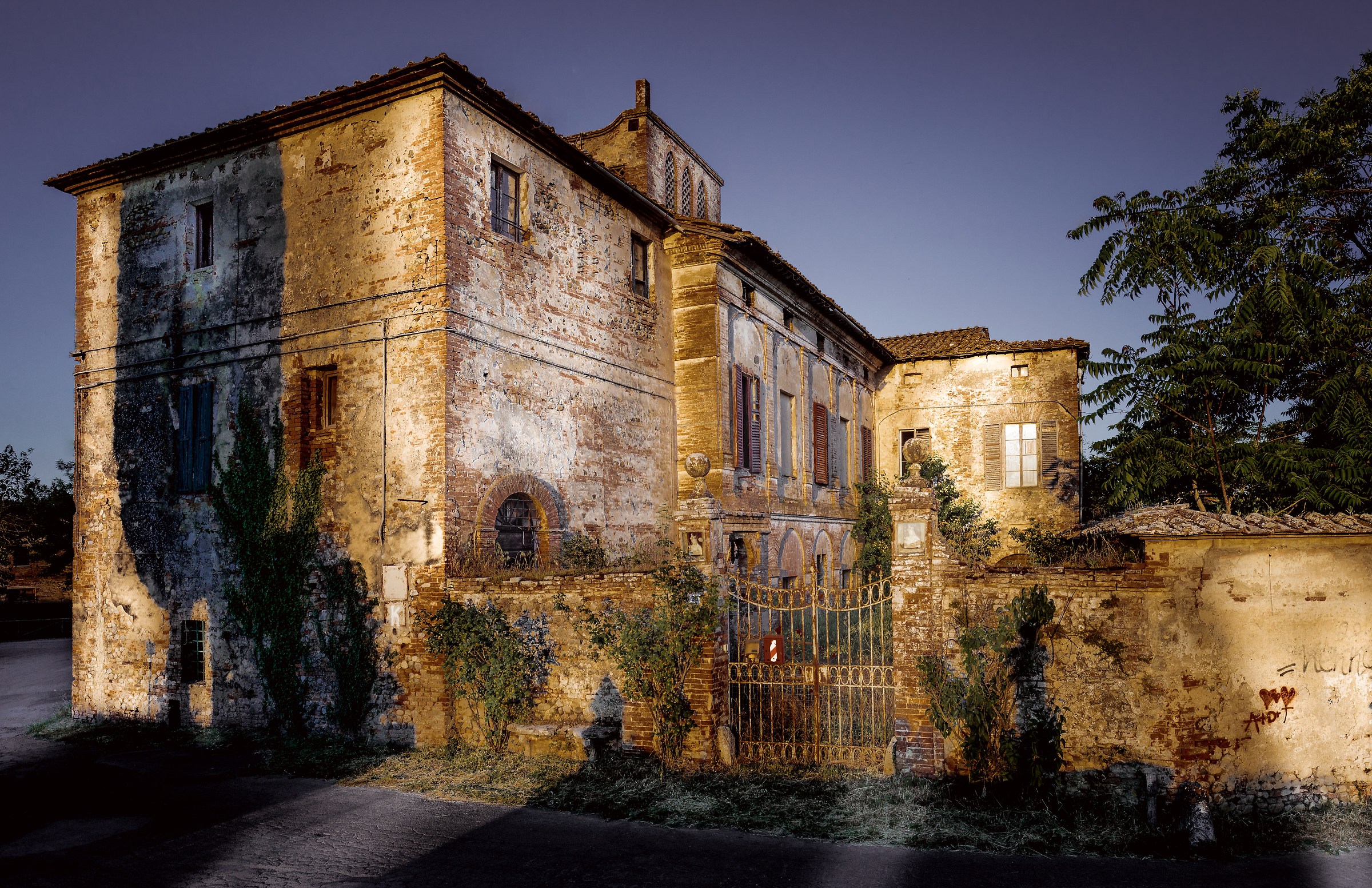 Presciano - ghost villa