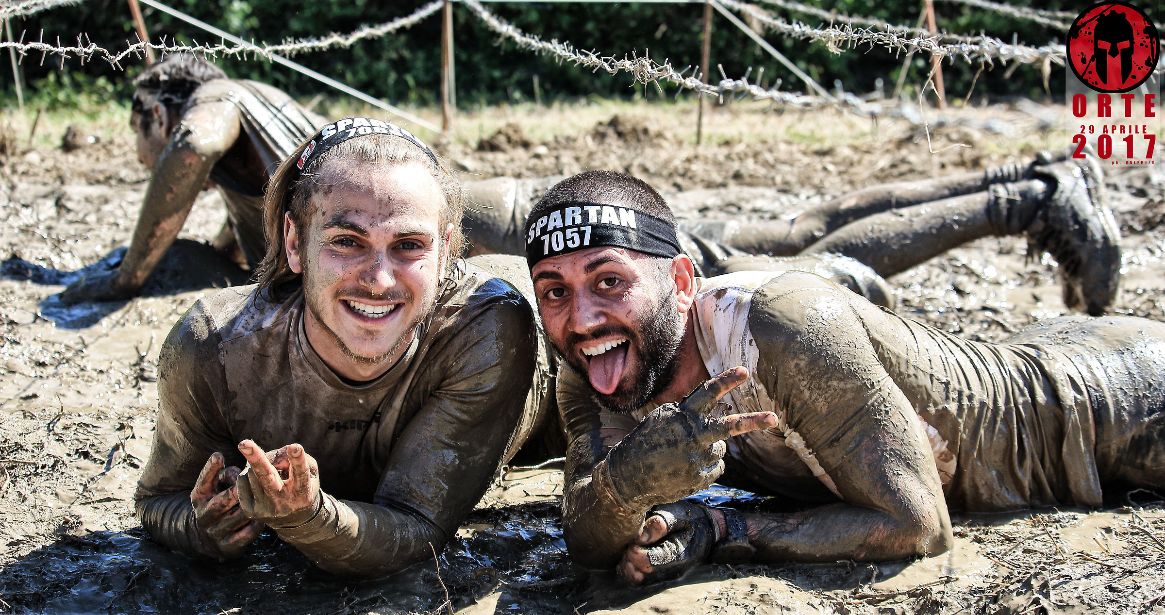 Spartan Race Orte 2017 - Barbed Wire - Friends in the Mud