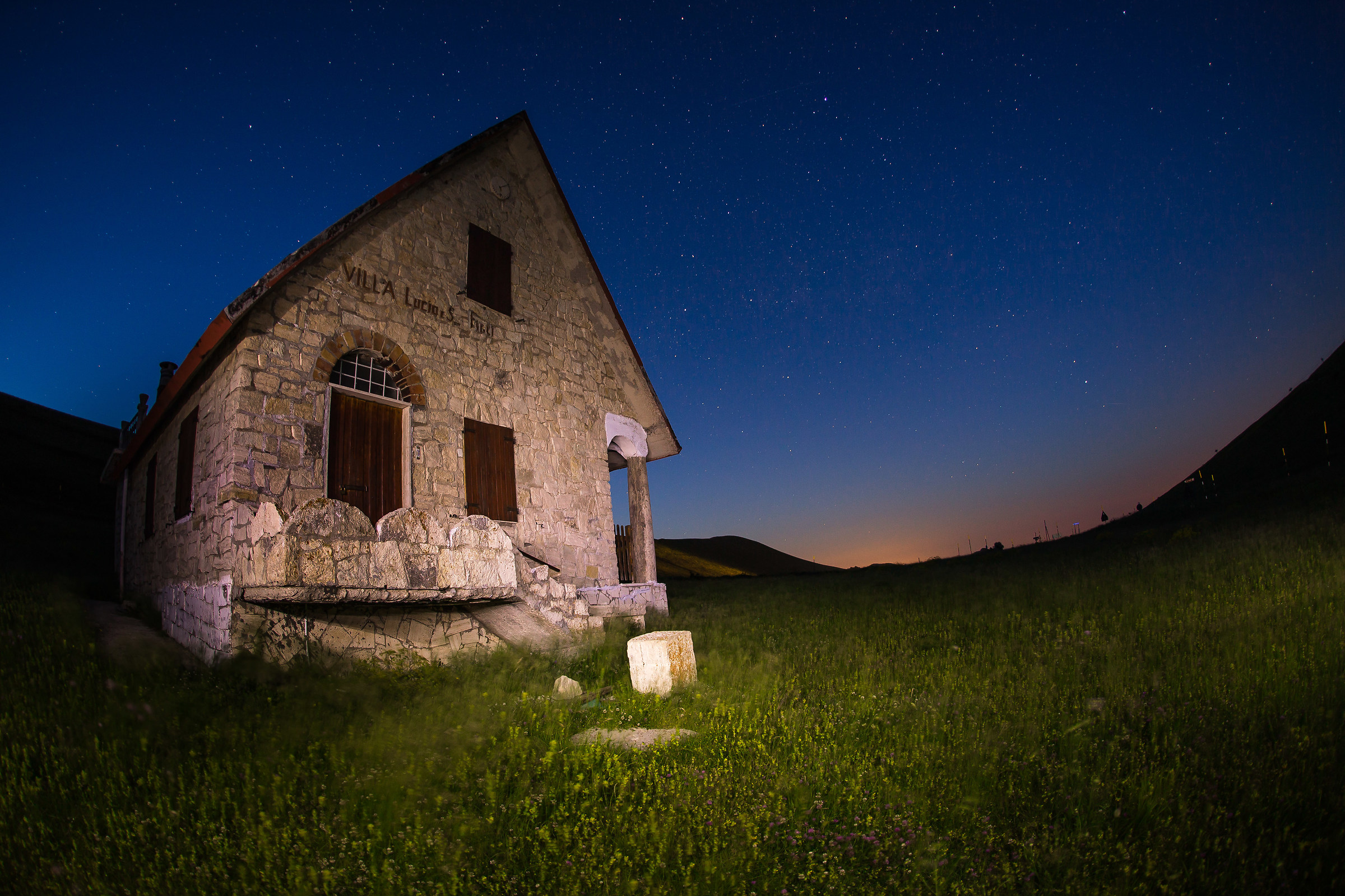 The hut between the stars