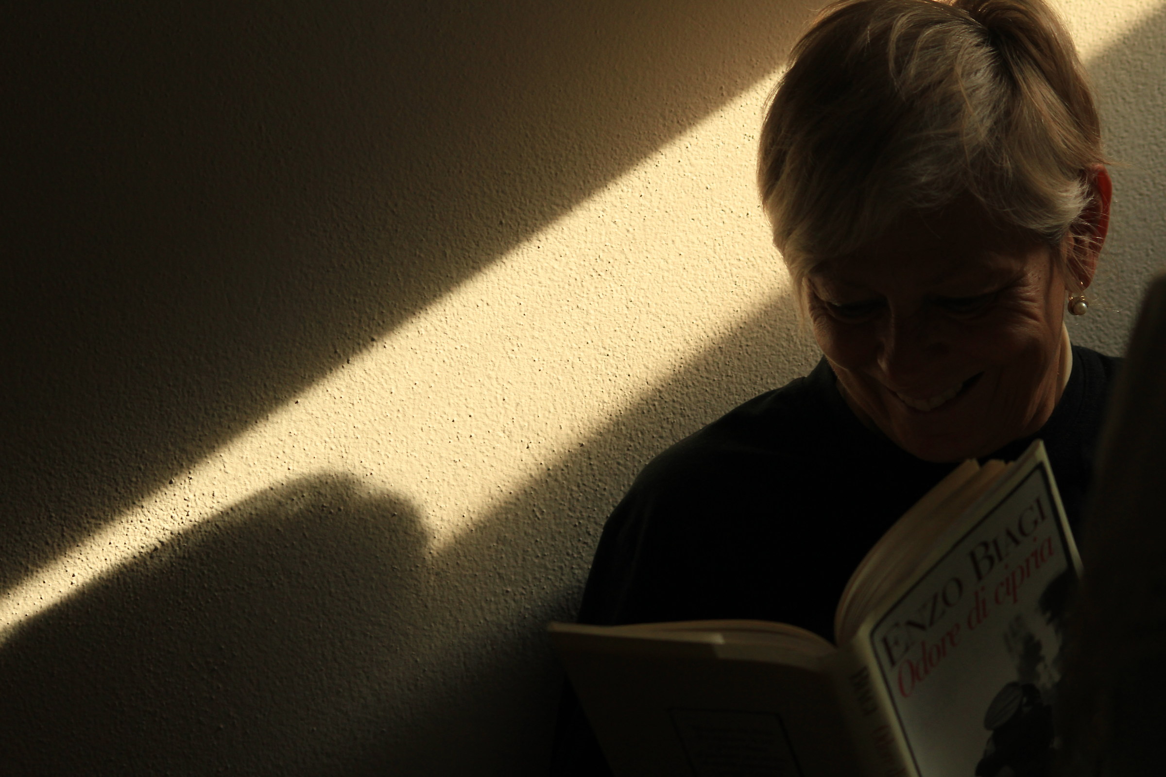 ... odor of powder ...