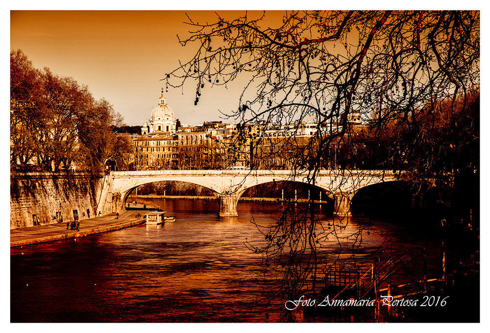 A sunset over the Tiber