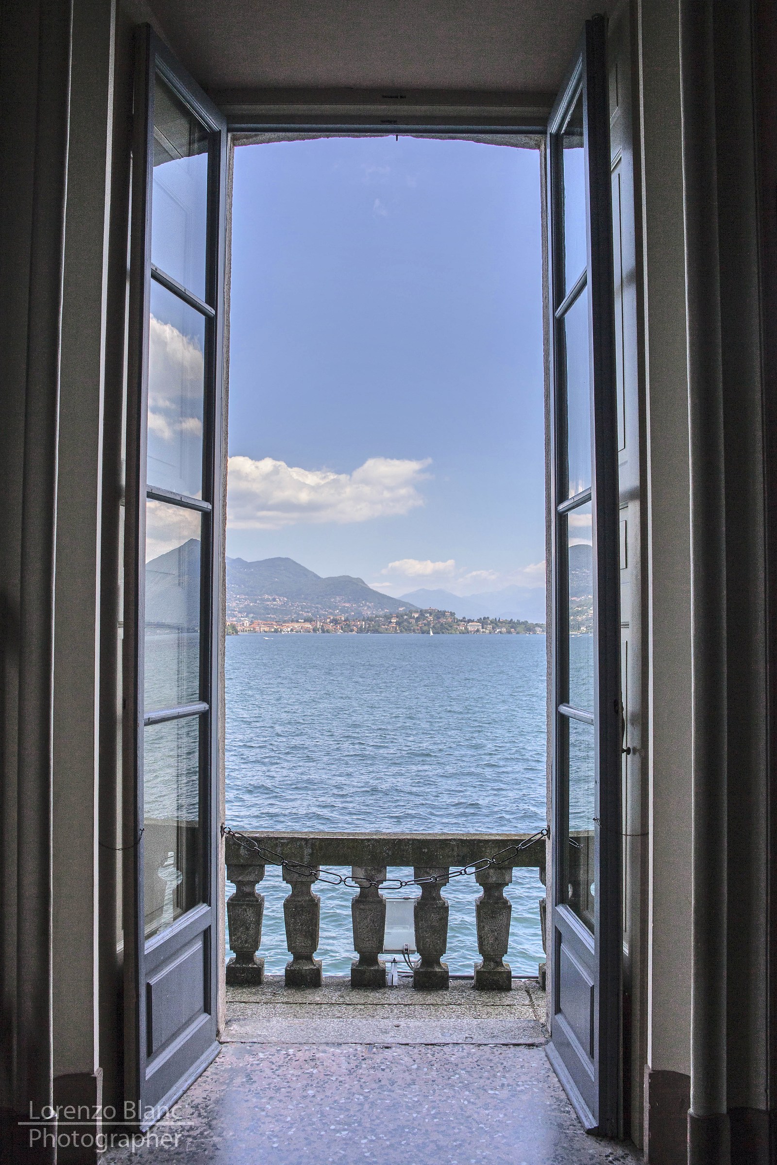 A Window on the Lake (Palazzo Borromeo - Isola Bella)