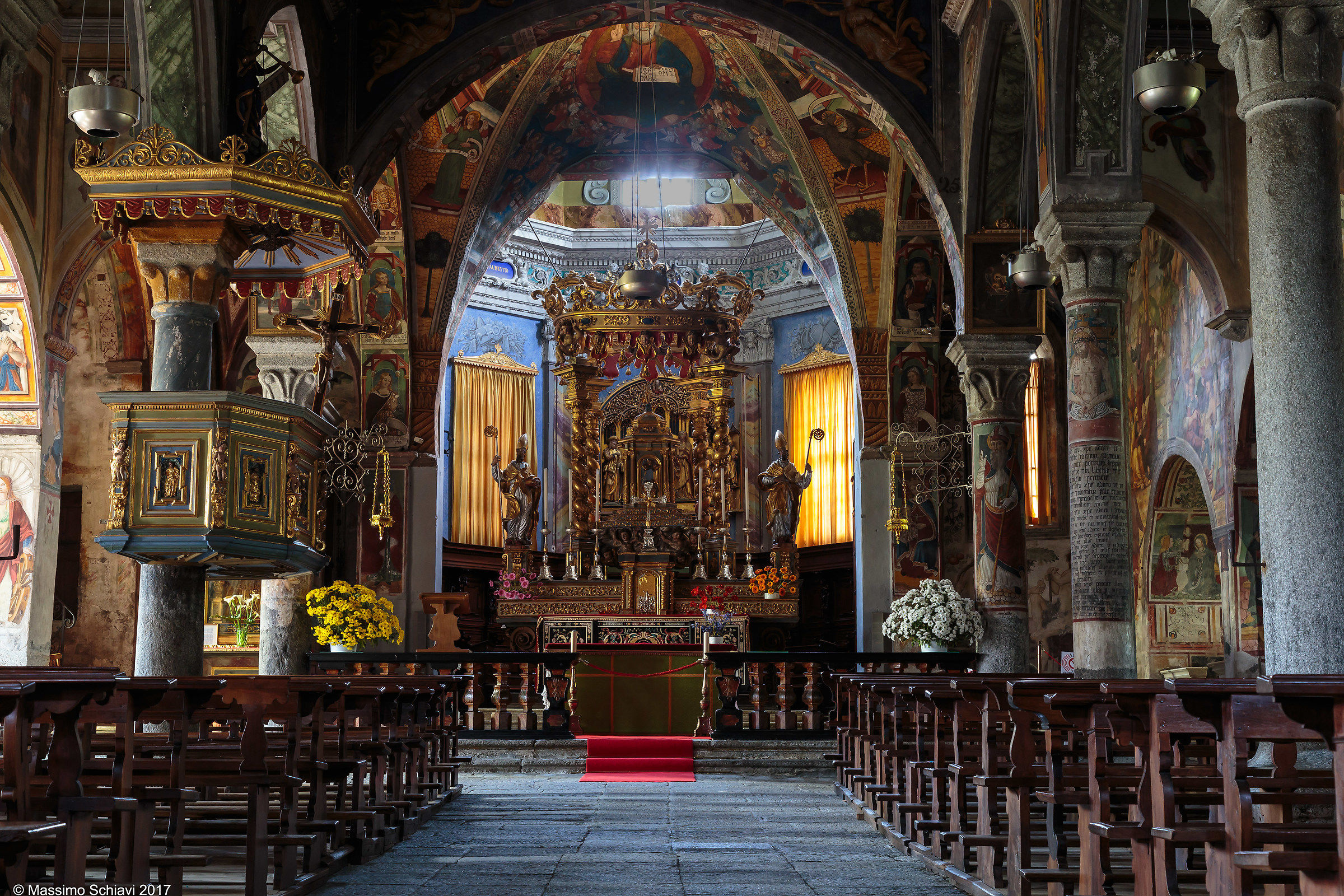 Church of San Gaudenzio-Baceno-Navata central.