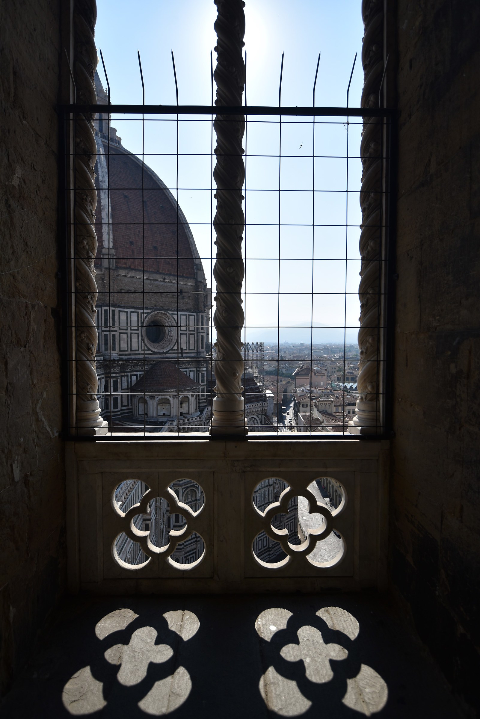 Dritto e curvo, luce e ombra