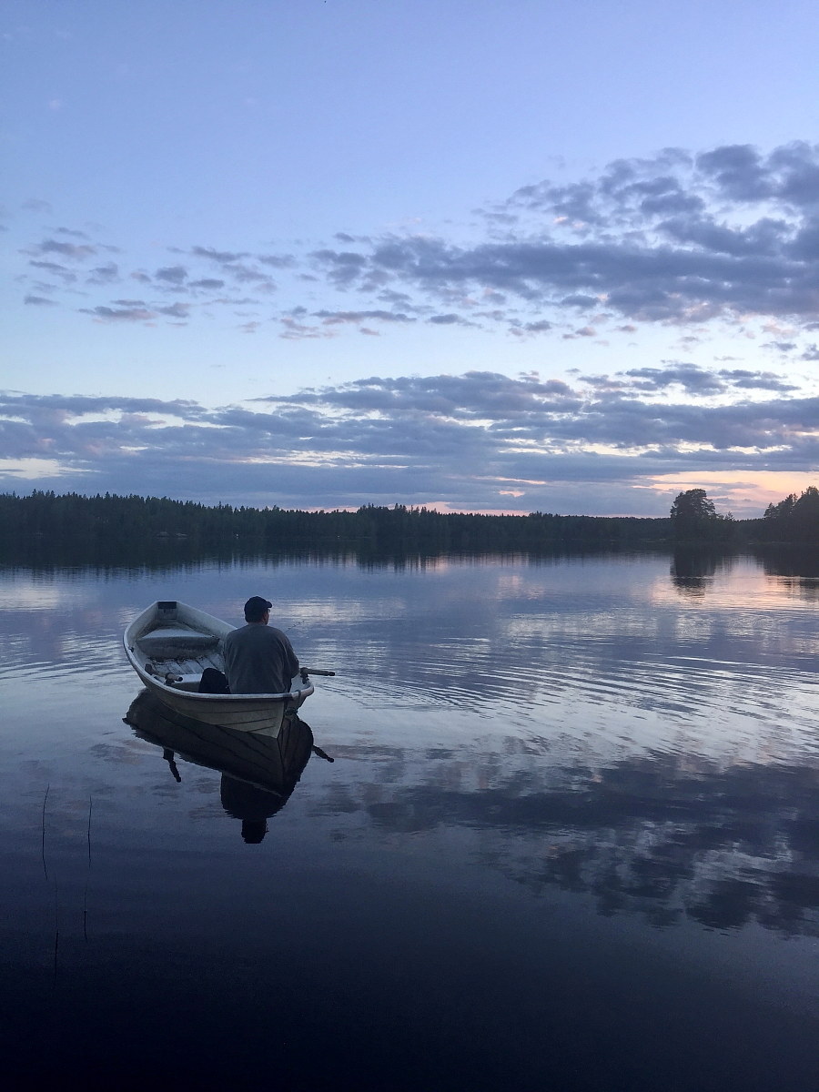 The fisherman on the lake