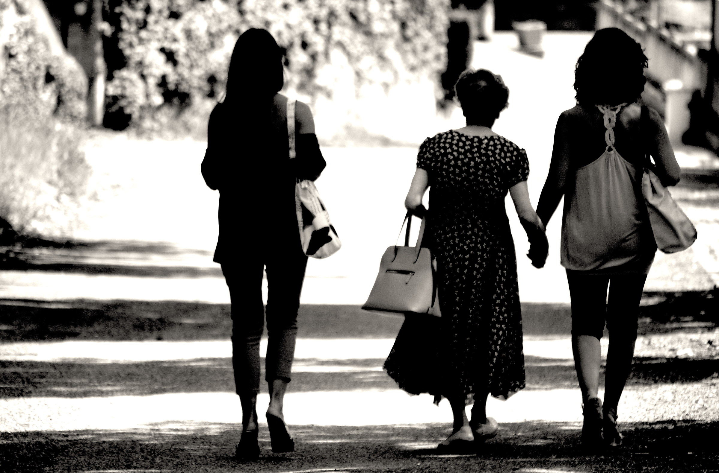 Come with us Mom ... we accompany you ....