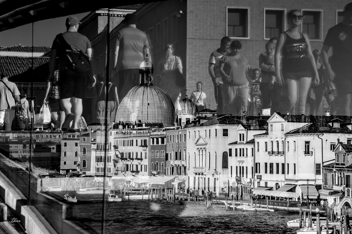 3 meters above Venice ...