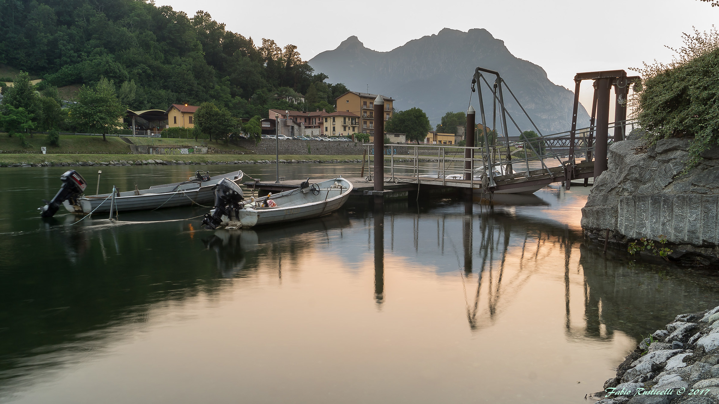 That branch of Lake Como, which turns to midday ....
