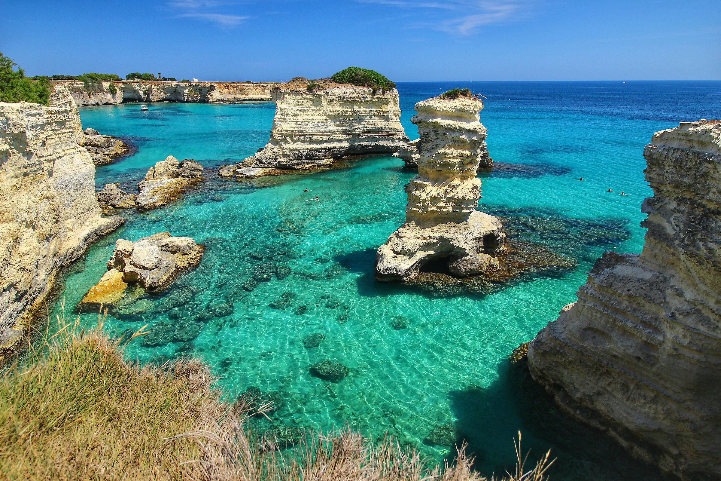 I faraglioni in una calda giornata d' estate