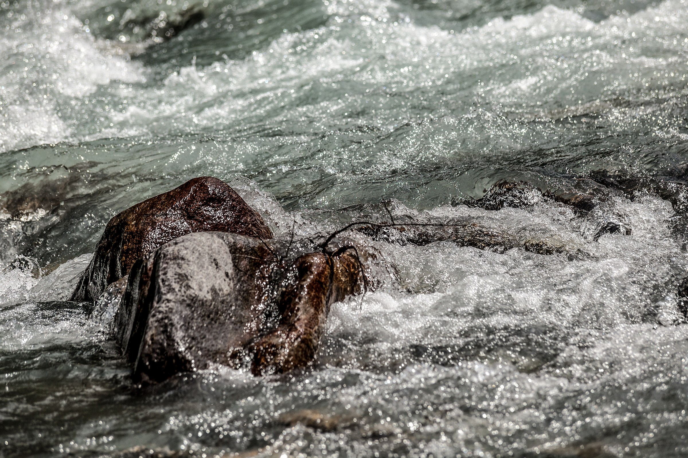 Rock wrapped in water