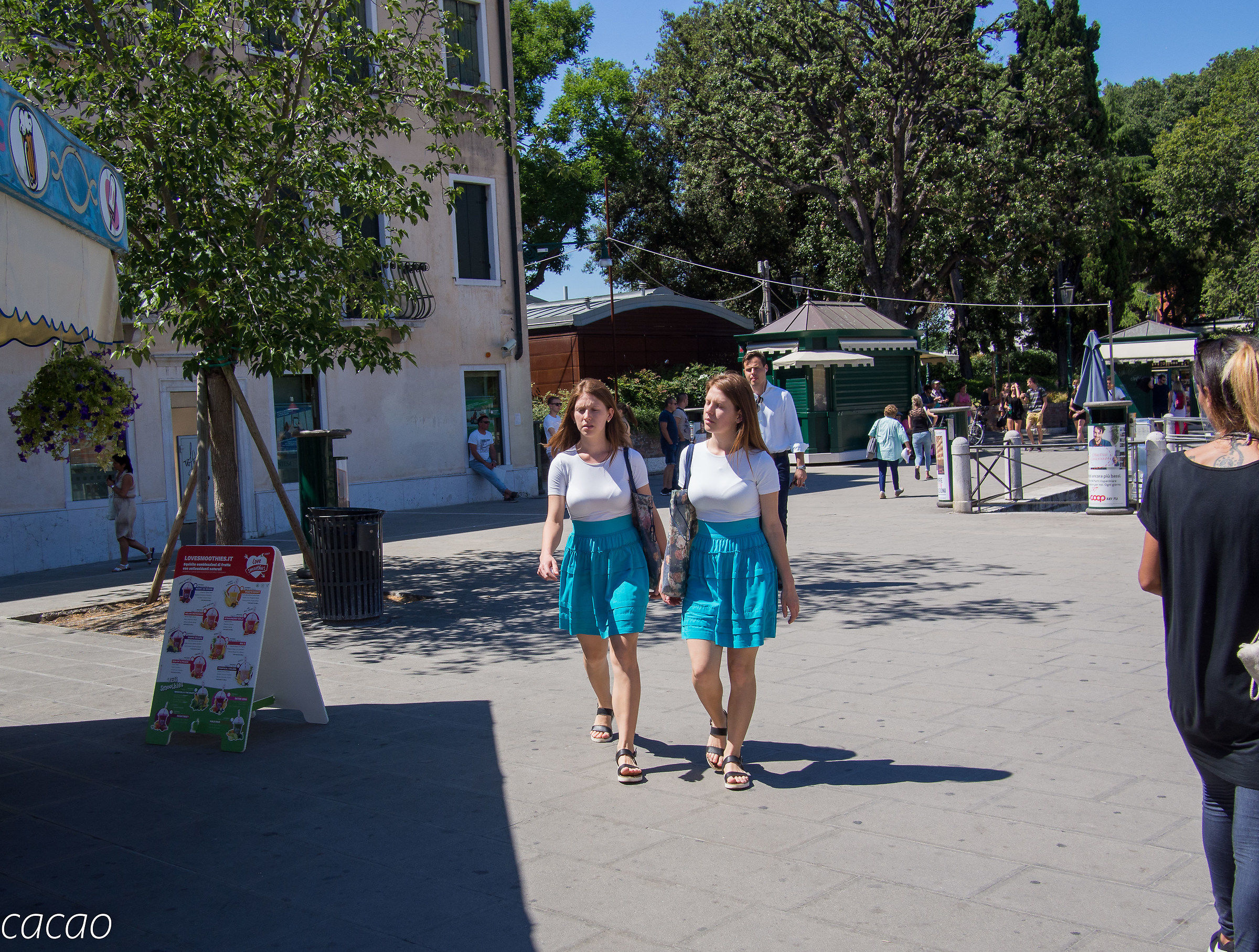gemelle a passeggio per Venezia