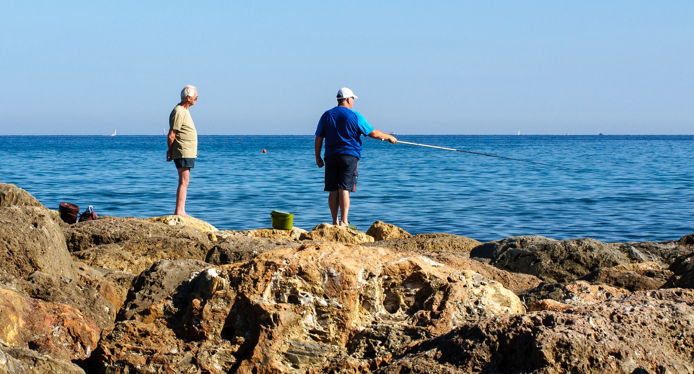 Eravamo in tre su quegli scogli