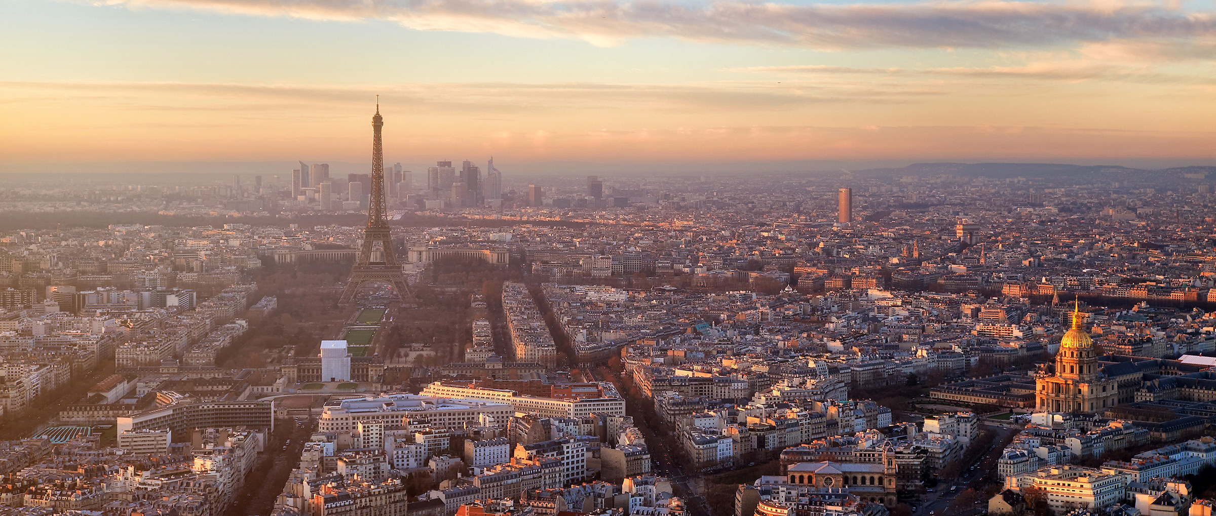 Skyline di Parigi al tramonto