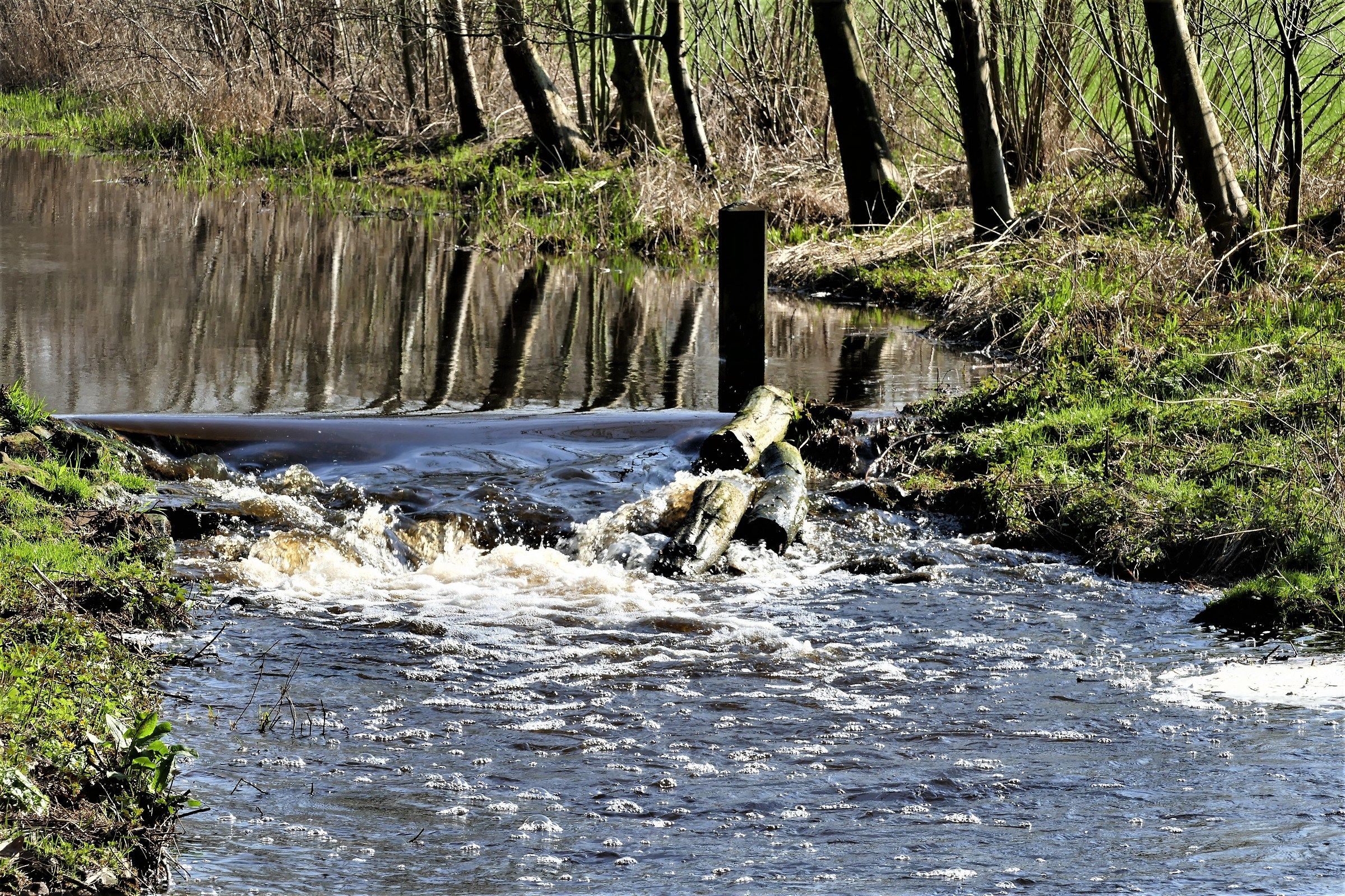 Riflessione dell'acqua 3, vicino a noi.