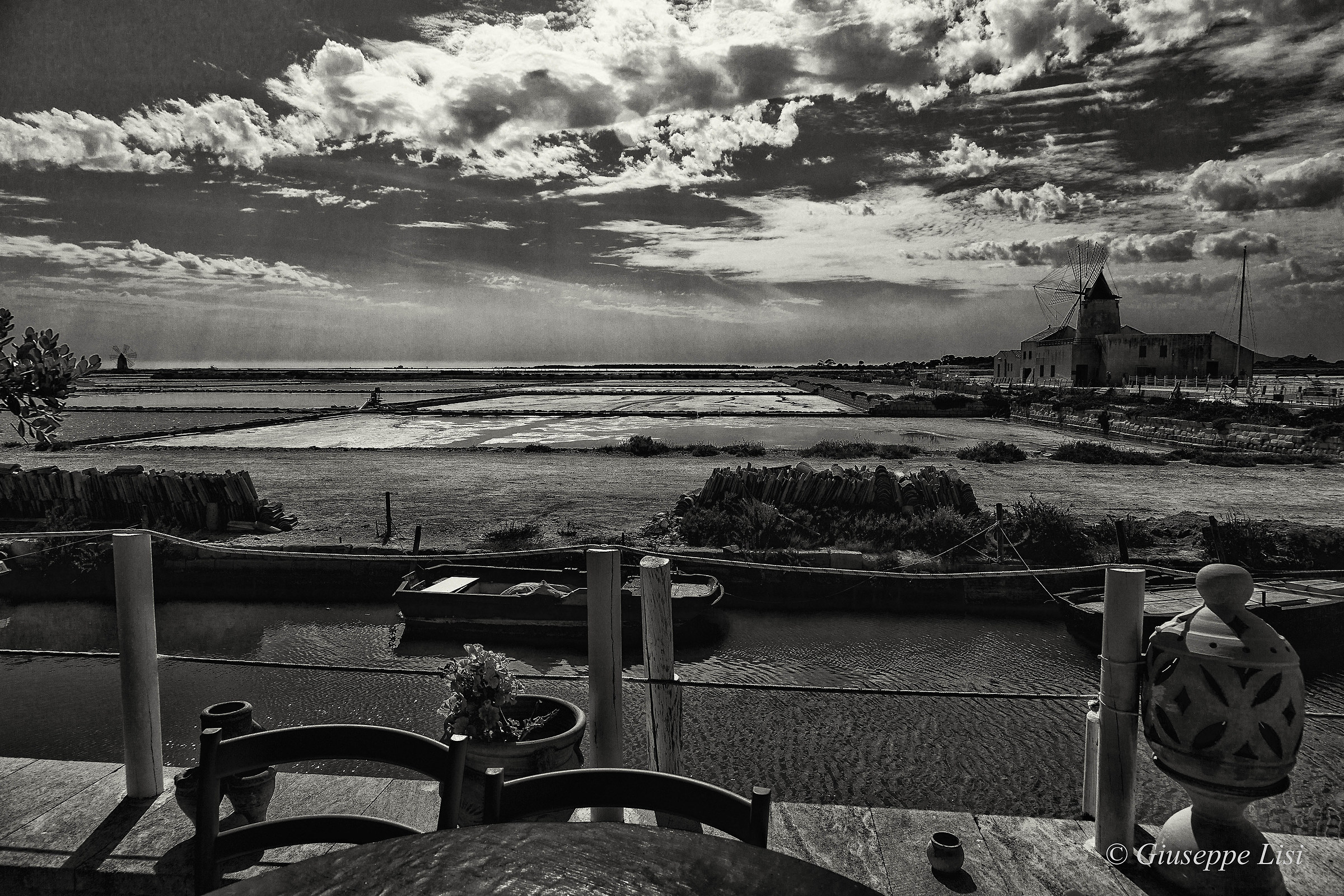 Naufragar m'è dolce in questo mare