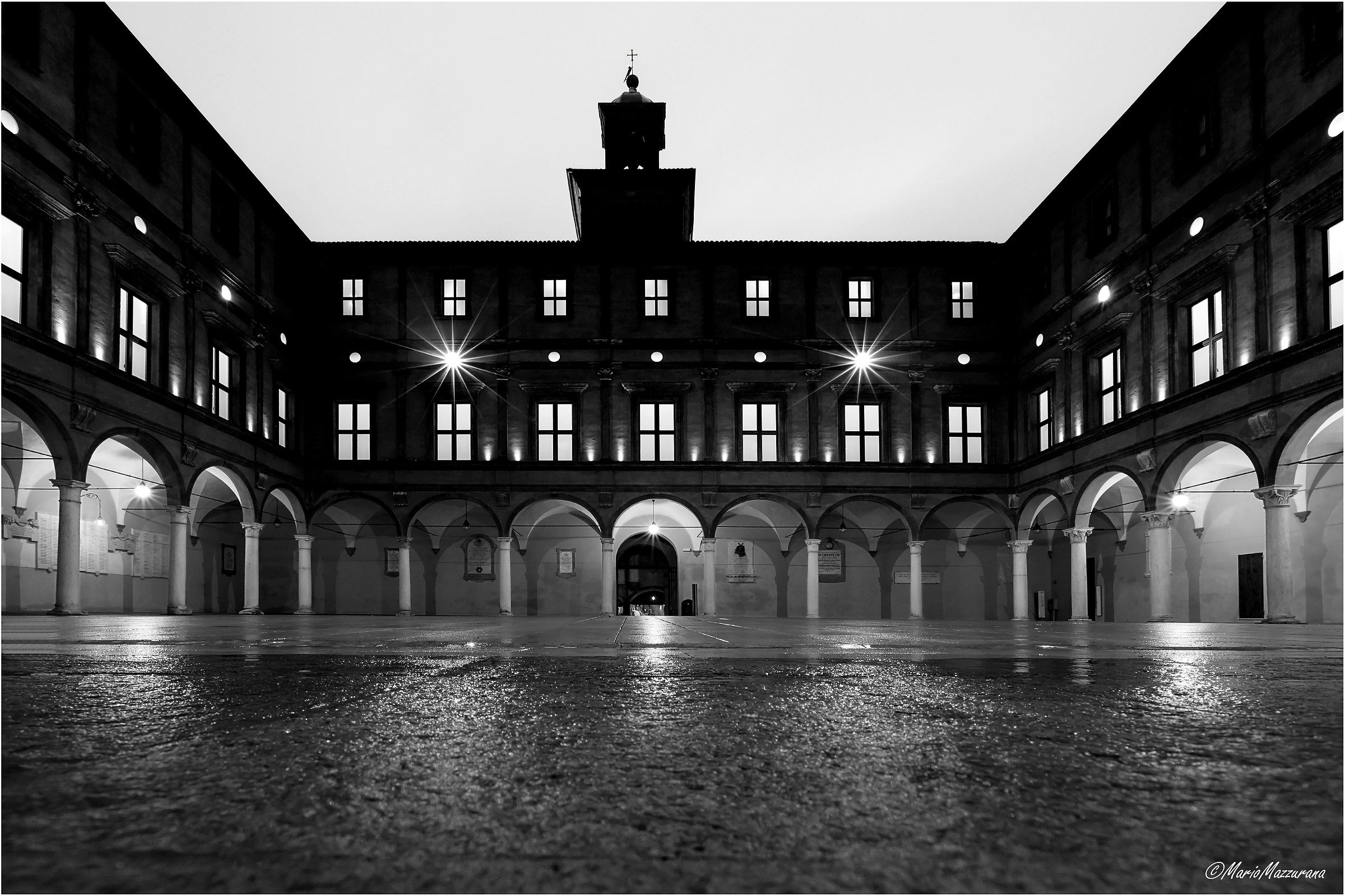 Courtyard of Honor B / N