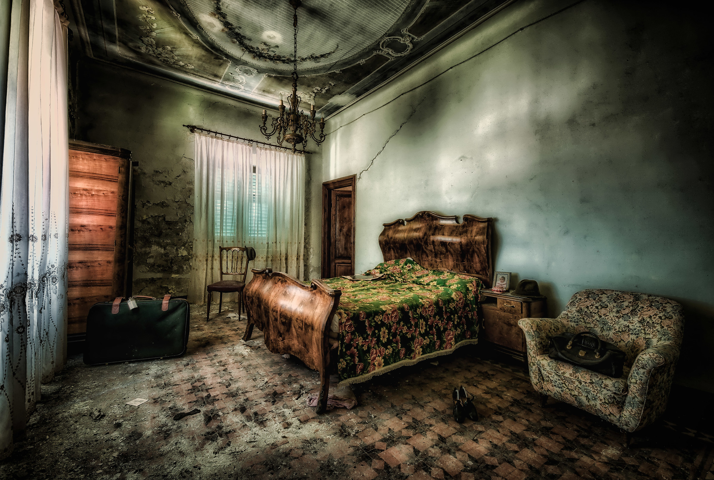 Eternal dreams .... abandoned villa on the gulf