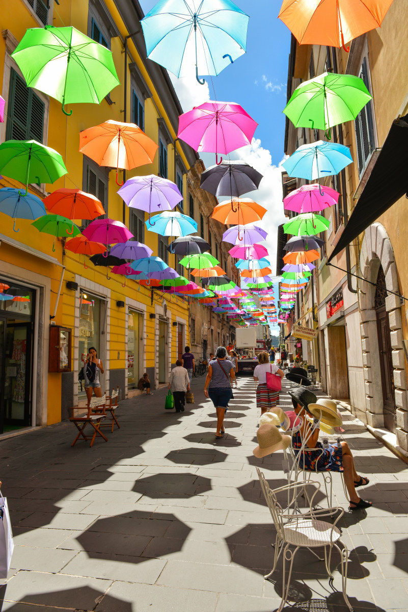 ombrelli volanti 4- Pietrasanta