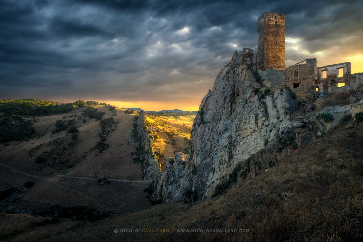 On horseback between two worlds