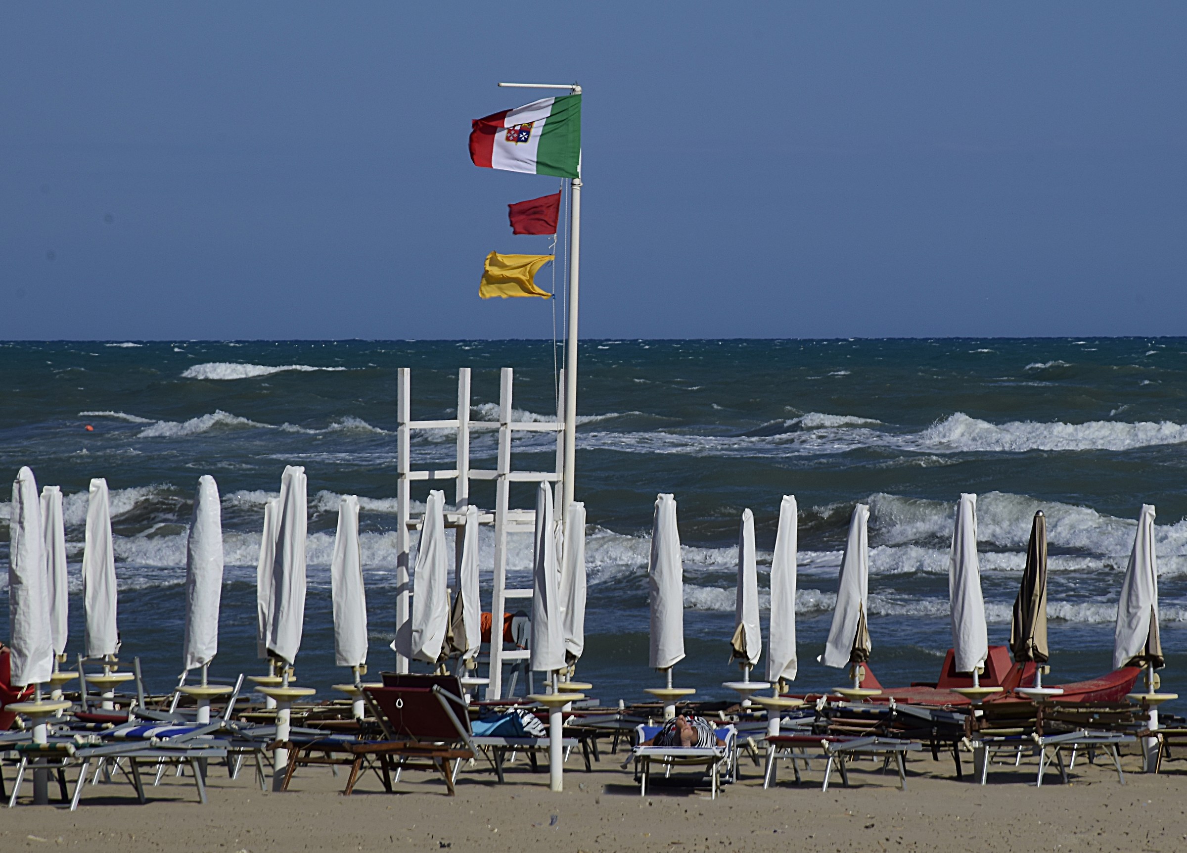 Mare mosso?..Vento forte?..."io resto qui"
