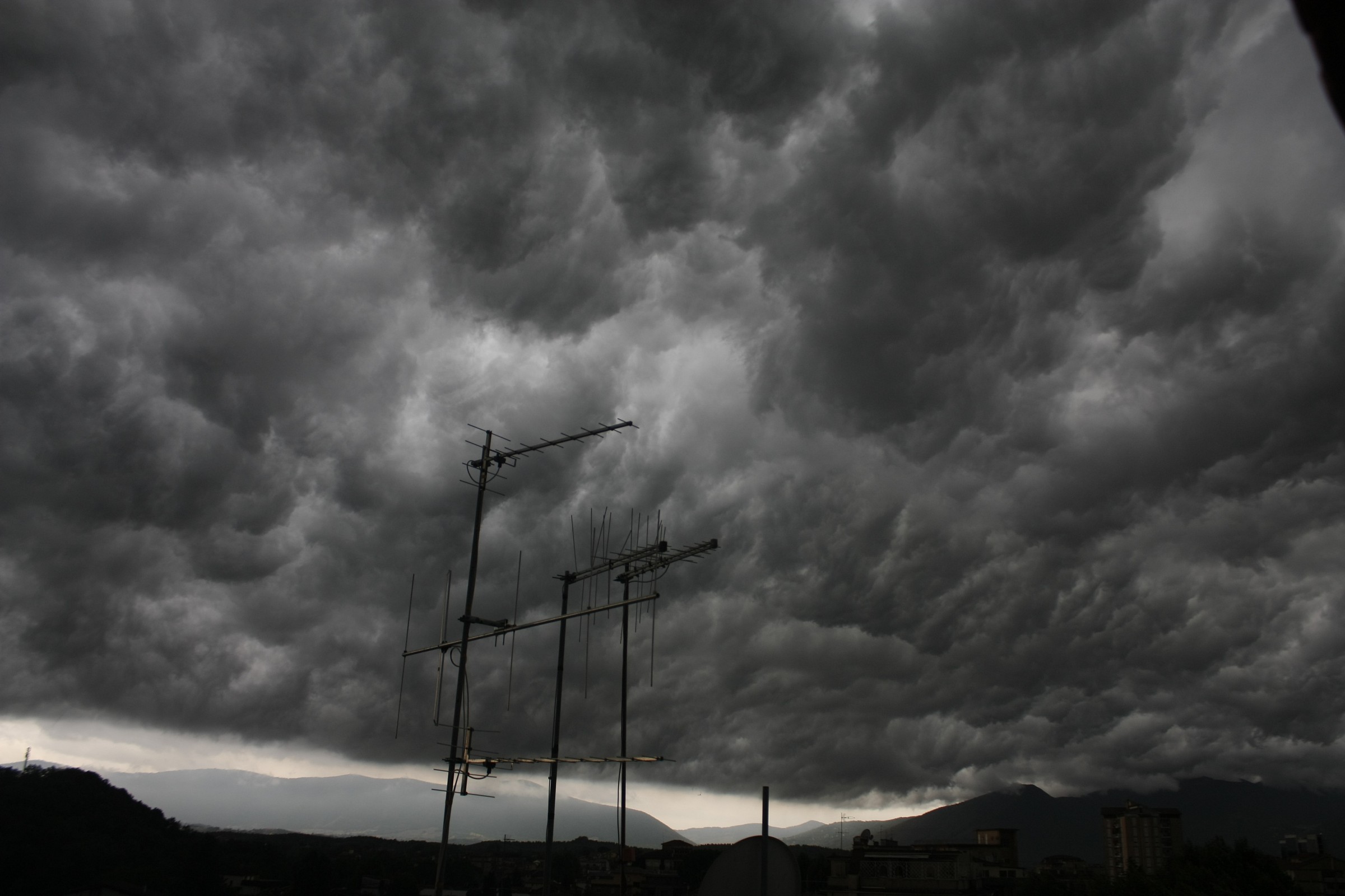 Mammatus after the Shelf Cloud