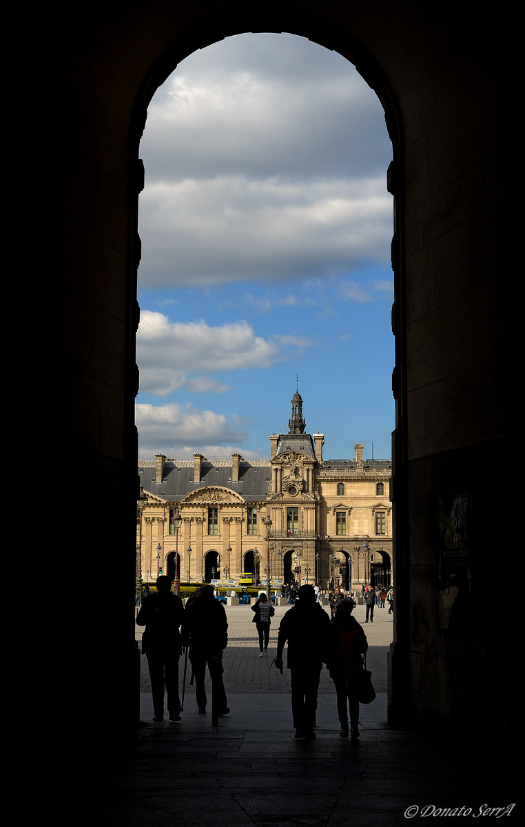 Una porta sul Louvre