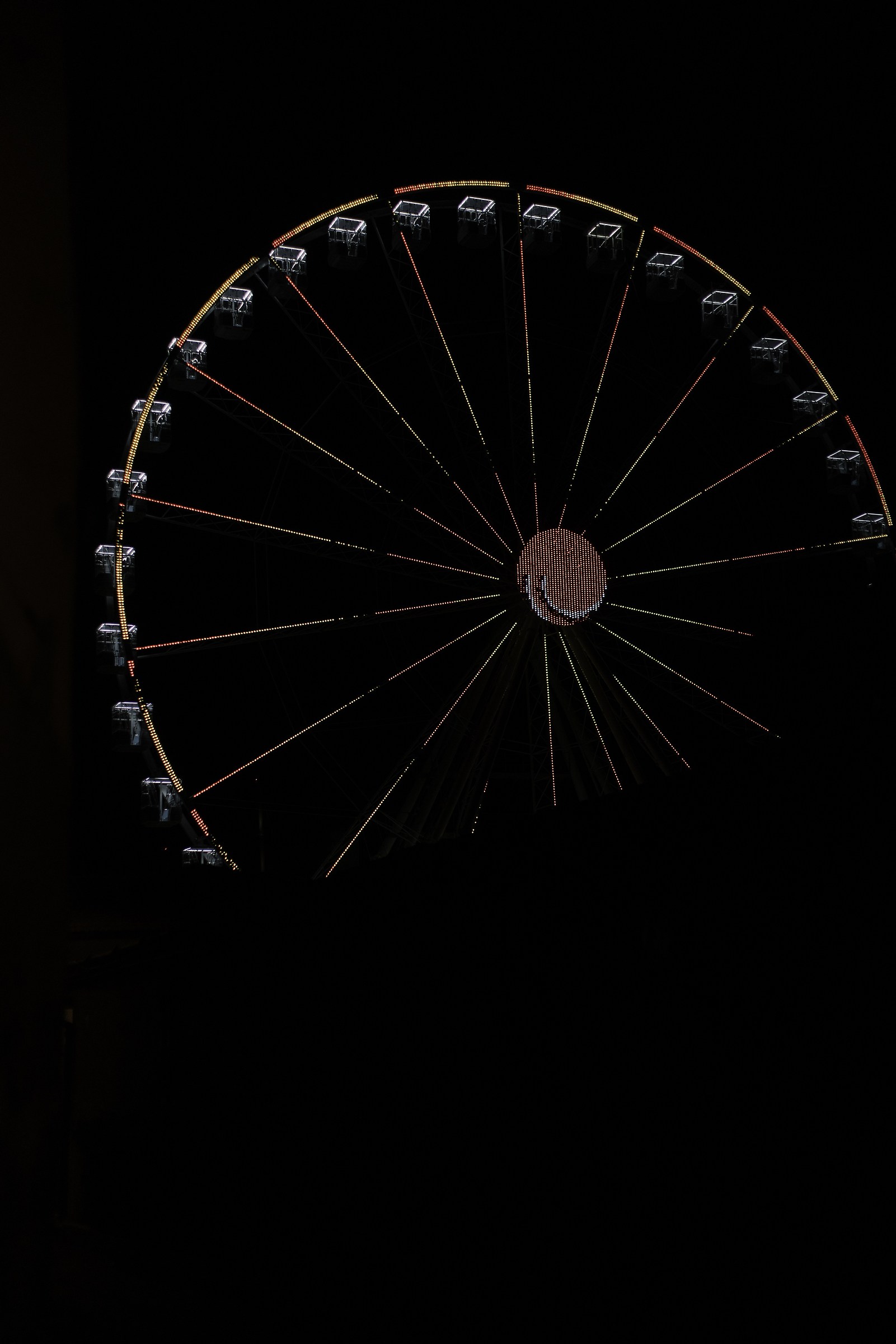 La nuova ruota panoramica di Viareggio