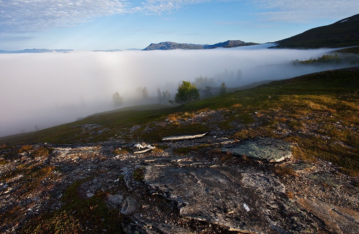 su in alto tra le nuvole