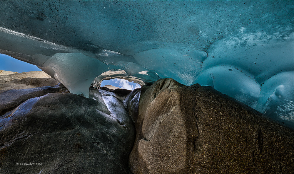 Sotto il ghiacciaio dell'Aletsch.