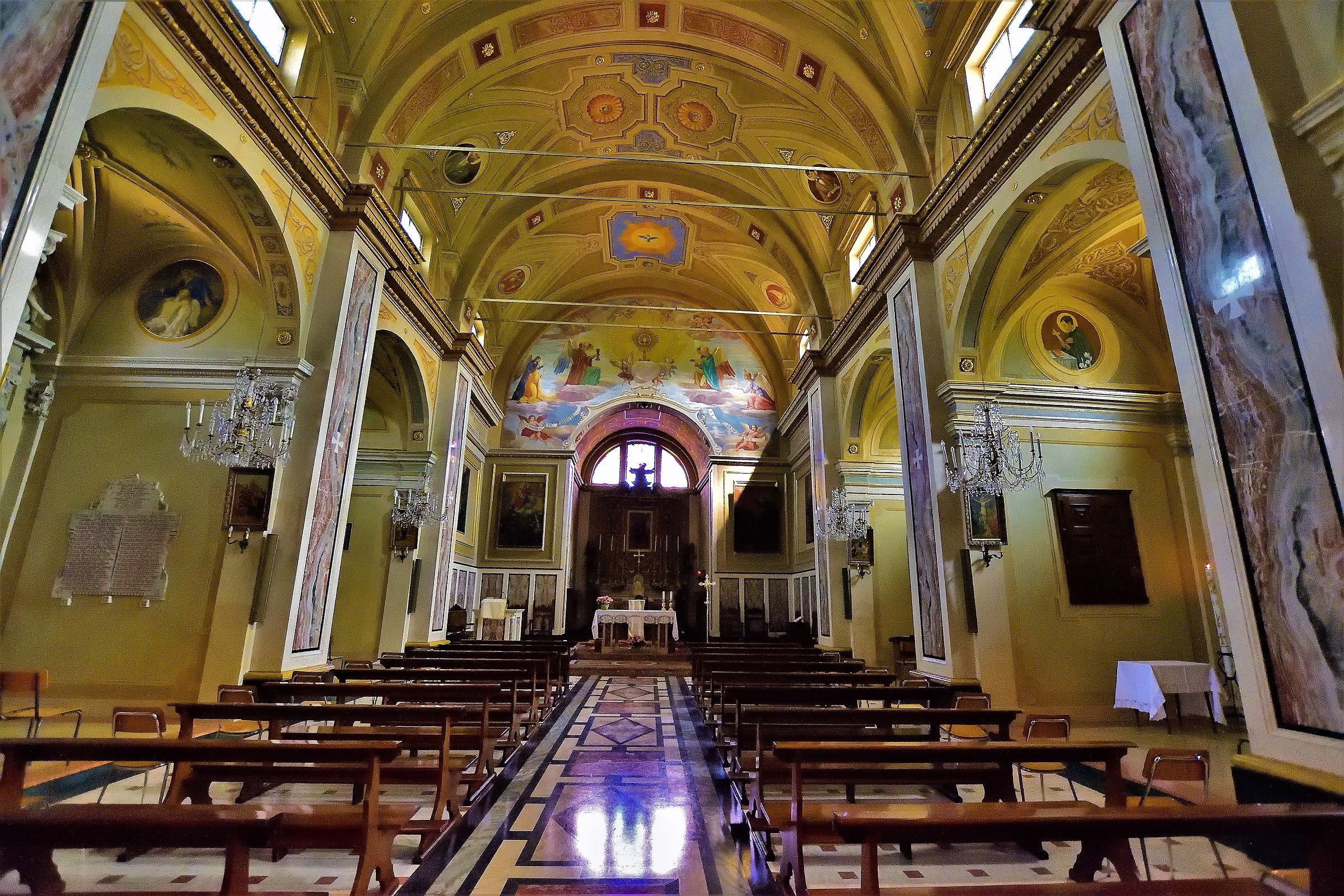 interno chiesa di zavattarello pv