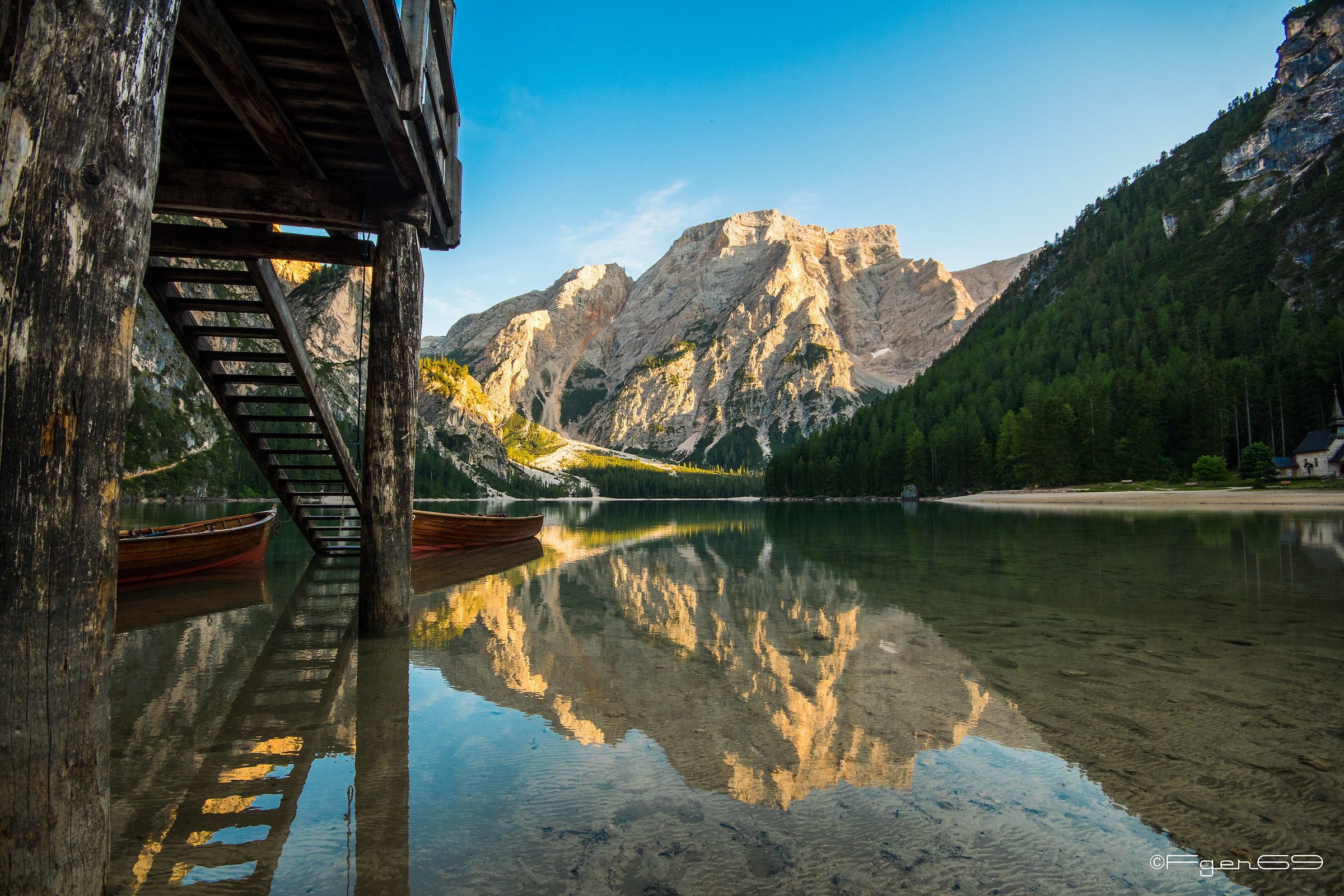 Lago di Braies al tramonto