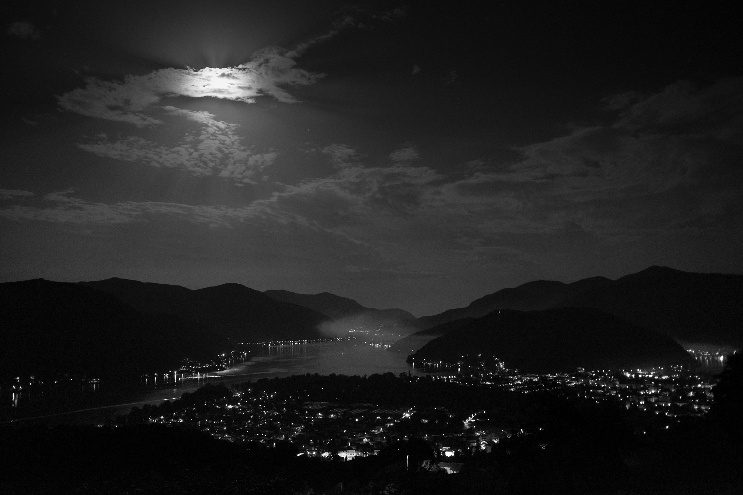 Notte di luna sul lago di Lugano