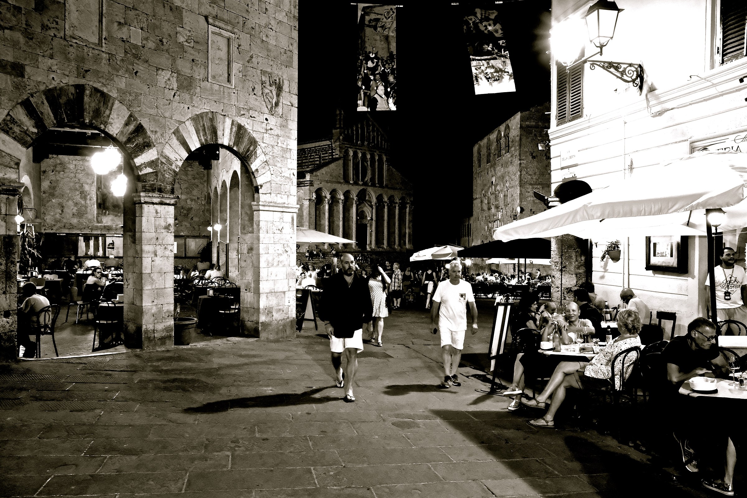 Tourists in July in Piazza del Duomo