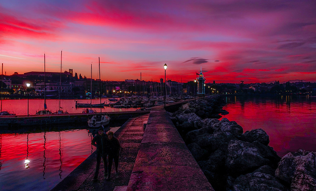 Desenzao, il faro al tramonto