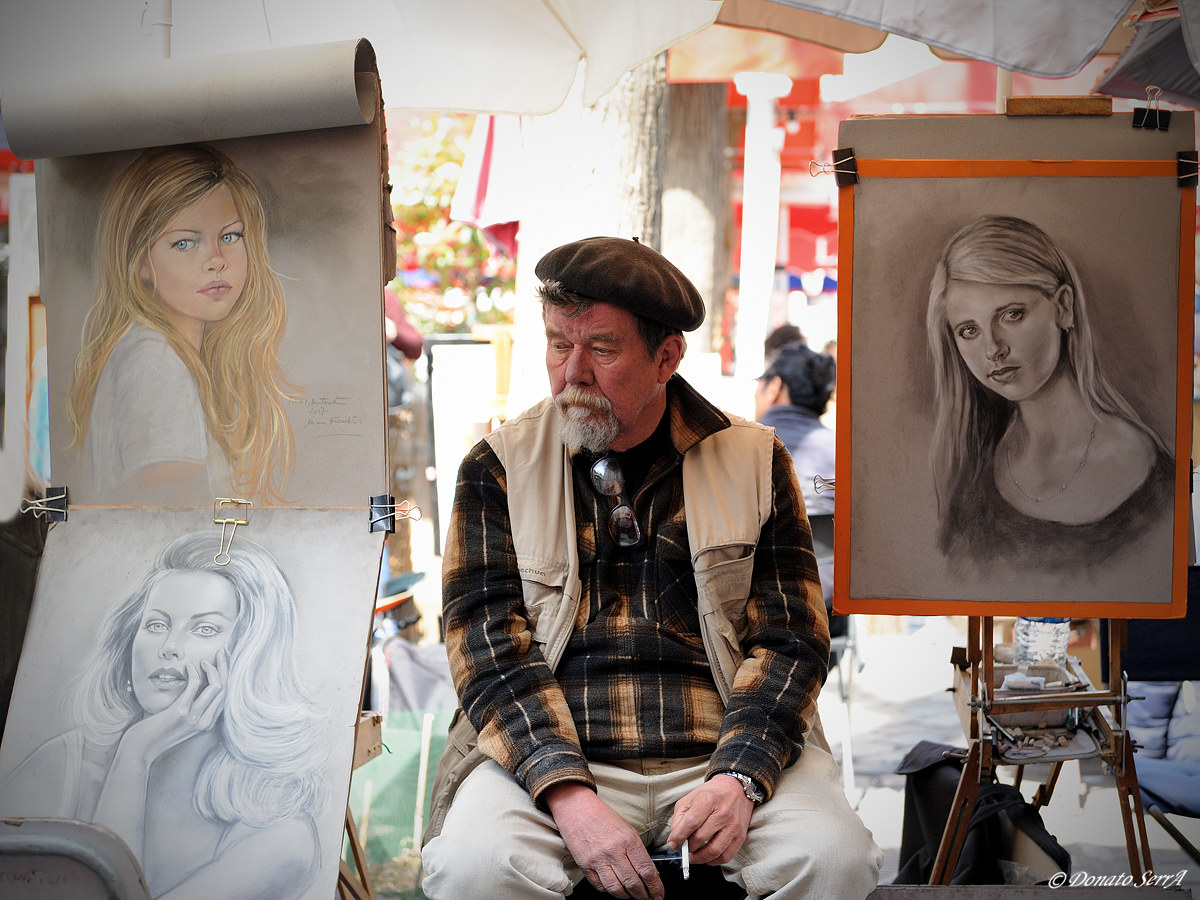 Assorto tra le sue creazioni