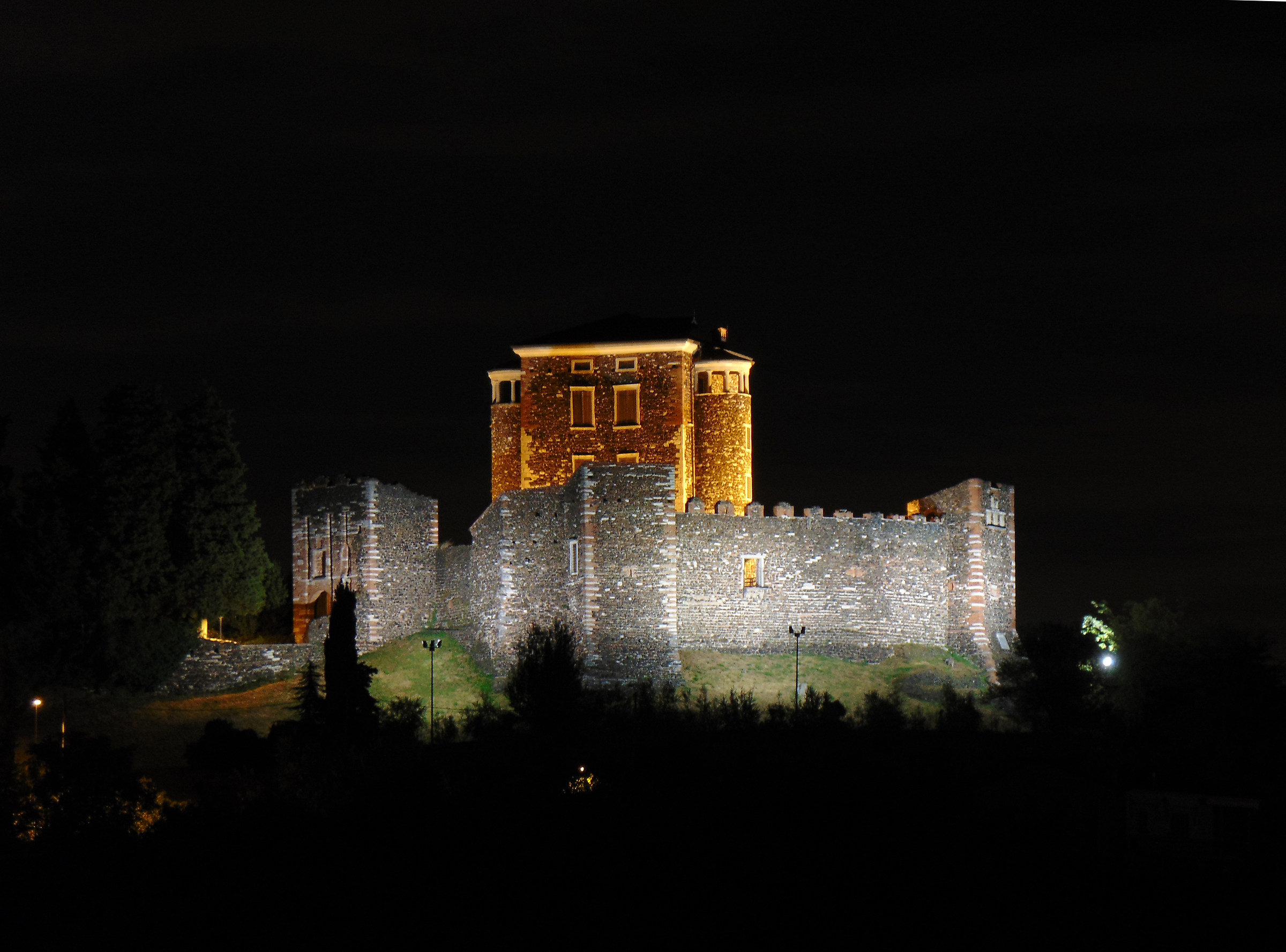 Rocca by night
