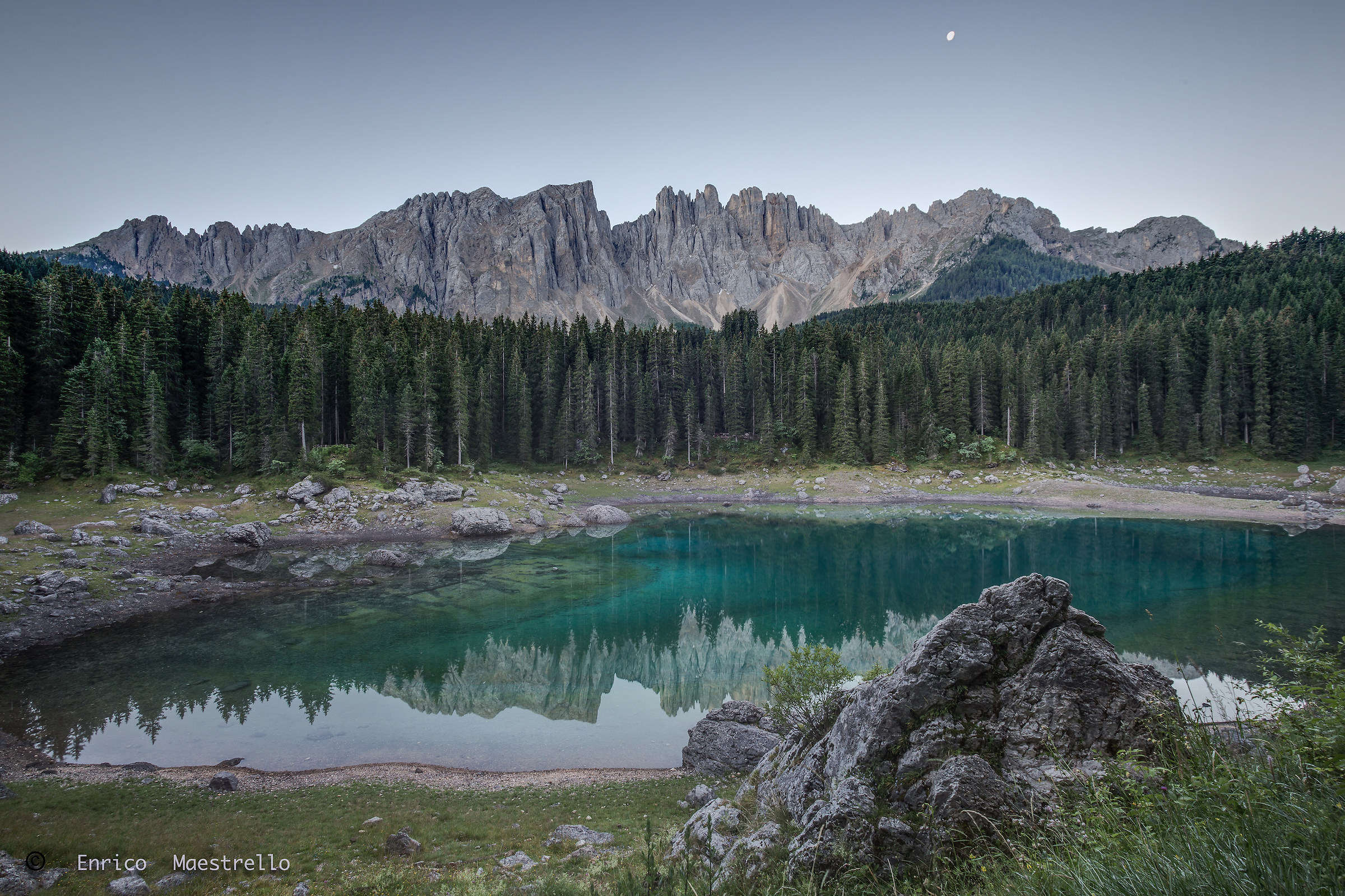 Lago di Carezza all'alba