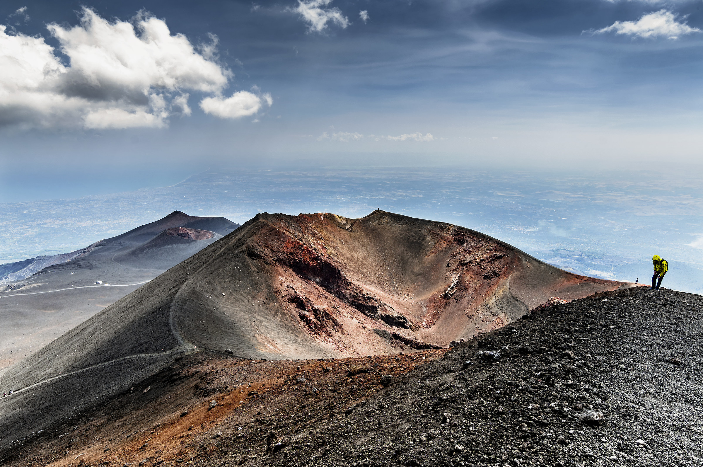 Etna, i suoi crateri e la costa siciliana