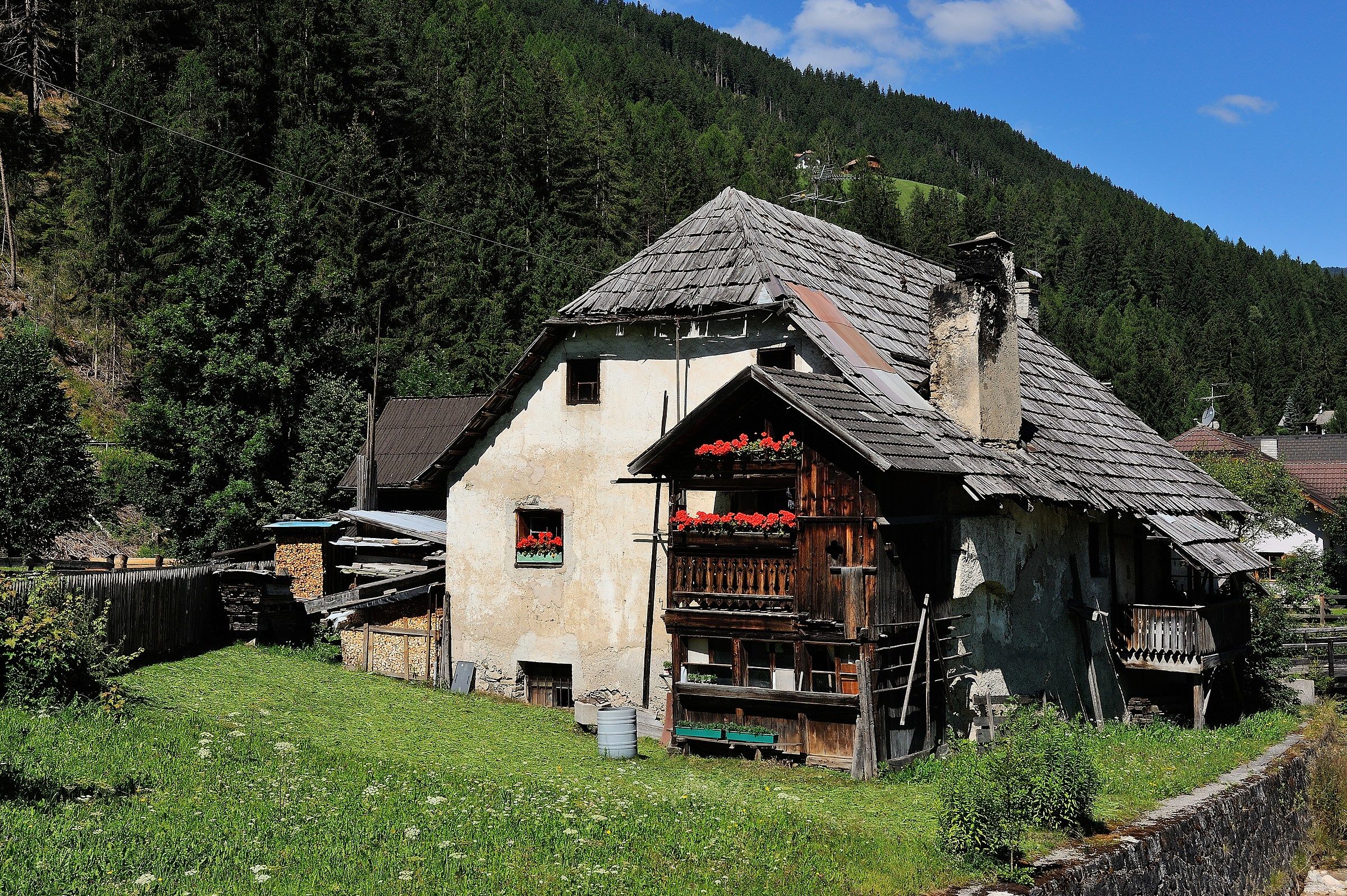 La casa dai fiori rossi