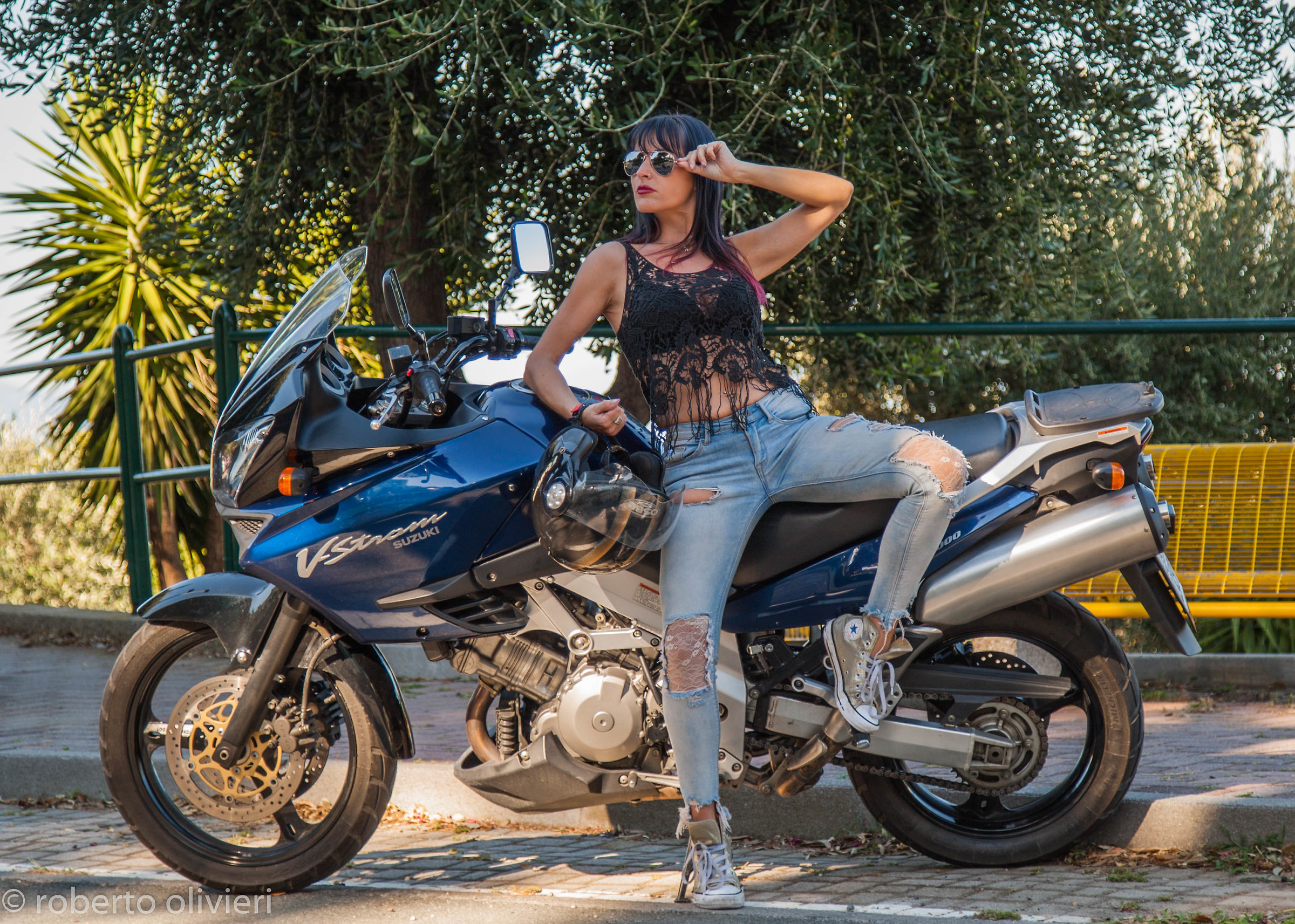 Dallo shooting " Elly, tra moto e mare"