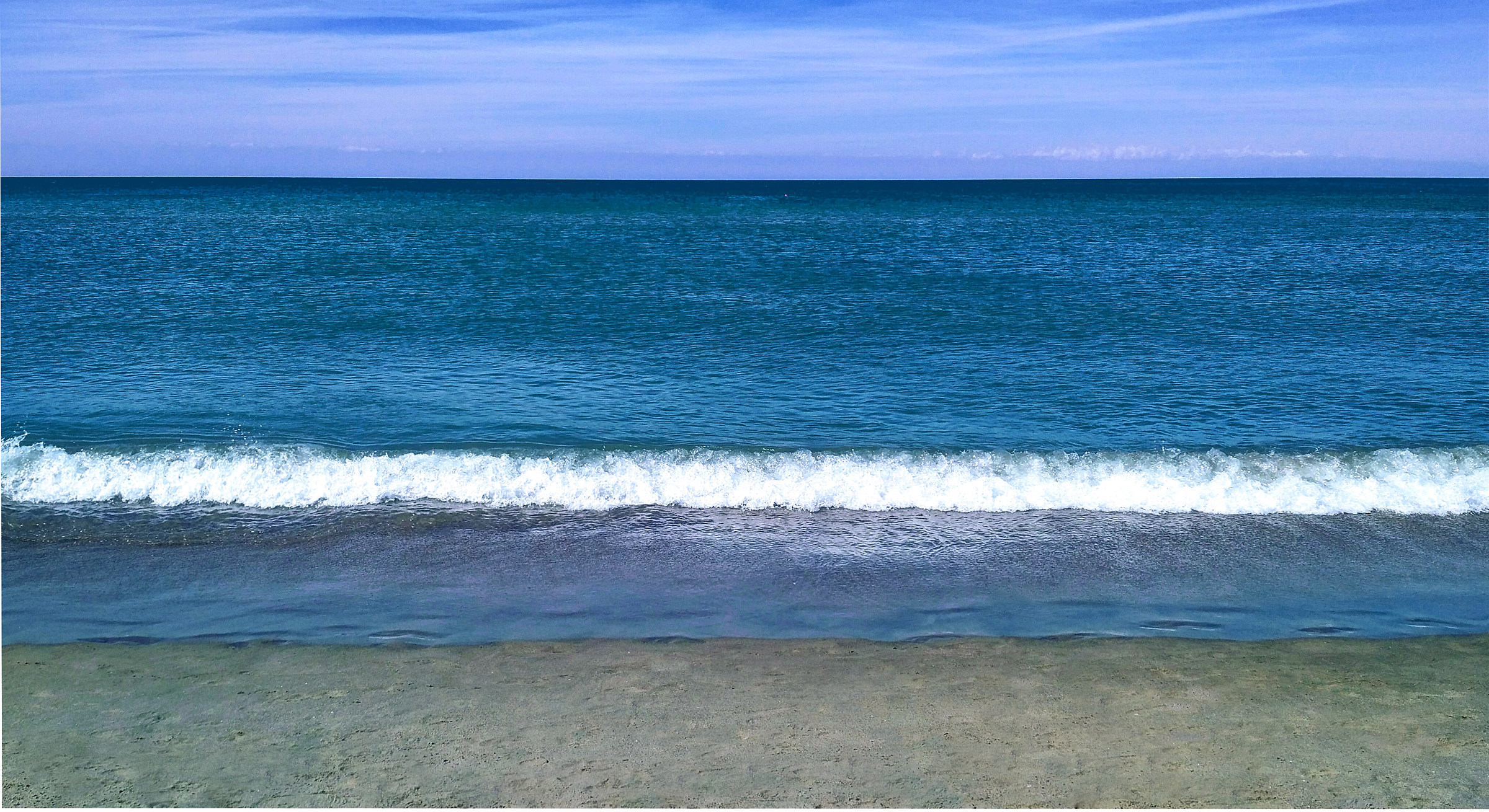 Confini: cielo acqua, onda acqua, acqua riva