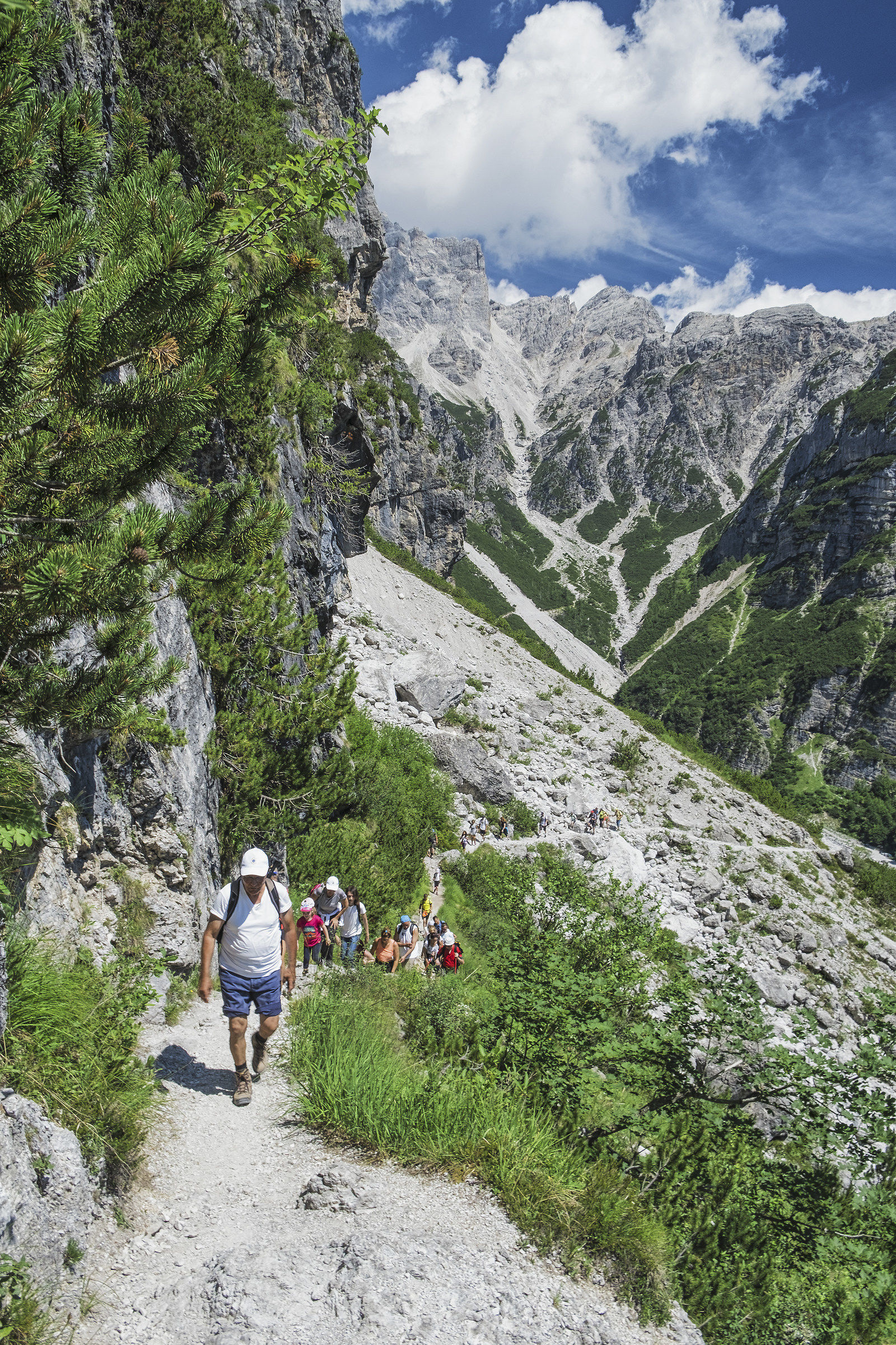 Towards the Croz refuge of the Most High